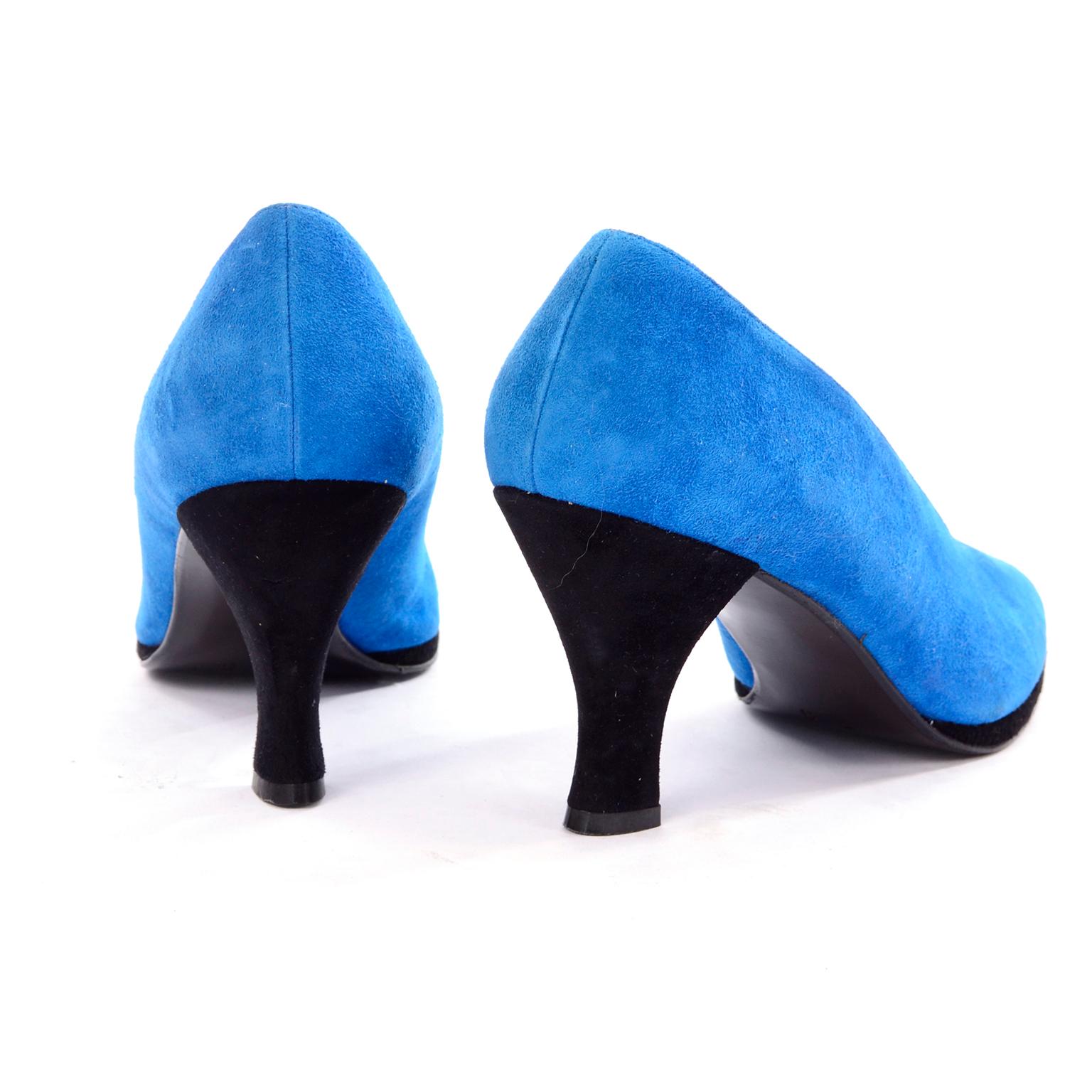 Escada - Chaussures vintage en daim bleu avec talons noirs, neuves et non portées, taille 7B Neuf - En vente à Portland, OR
