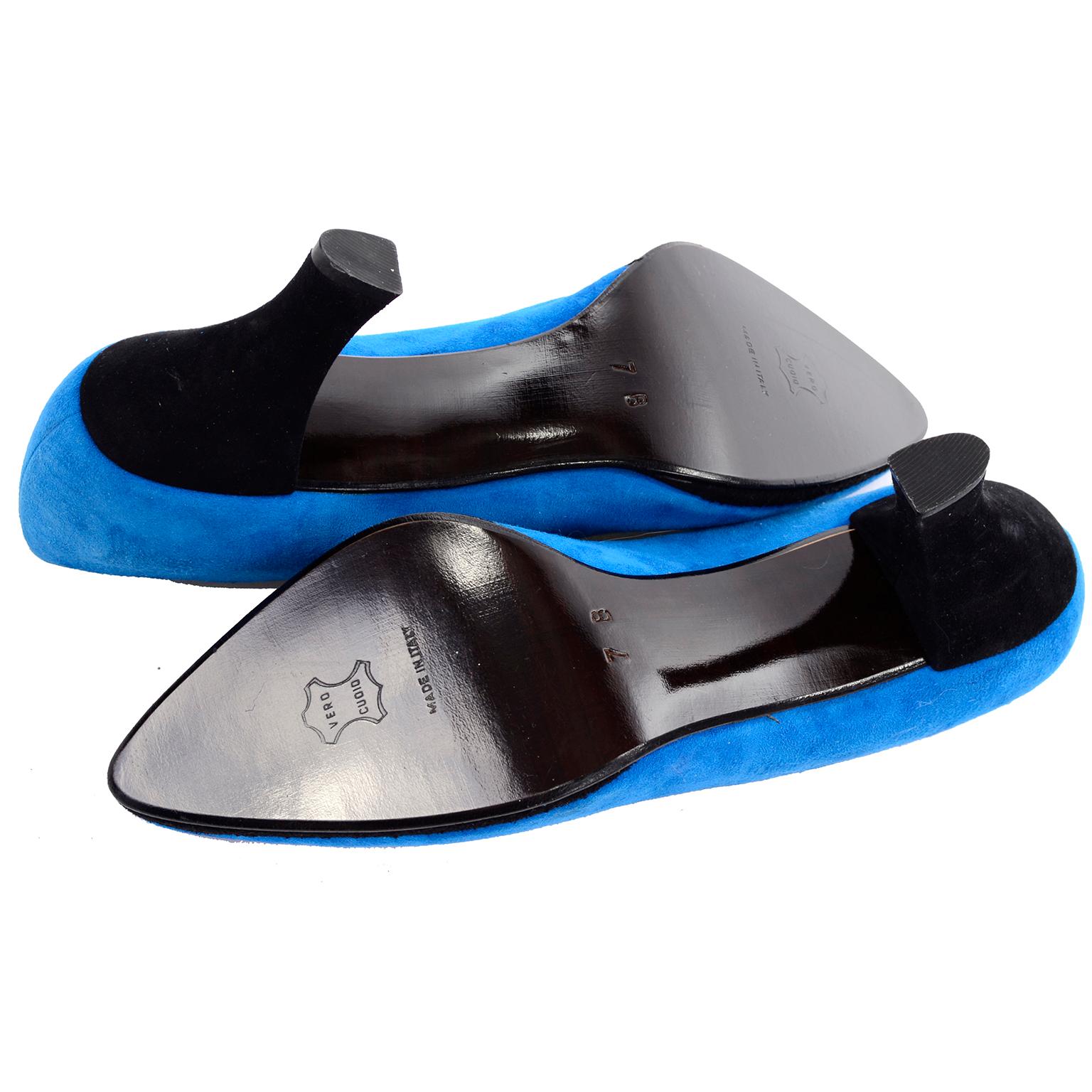 Escada - Chaussures vintage en daim bleu avec talons noirs, neuves et non portées, taille 7B en vente 2