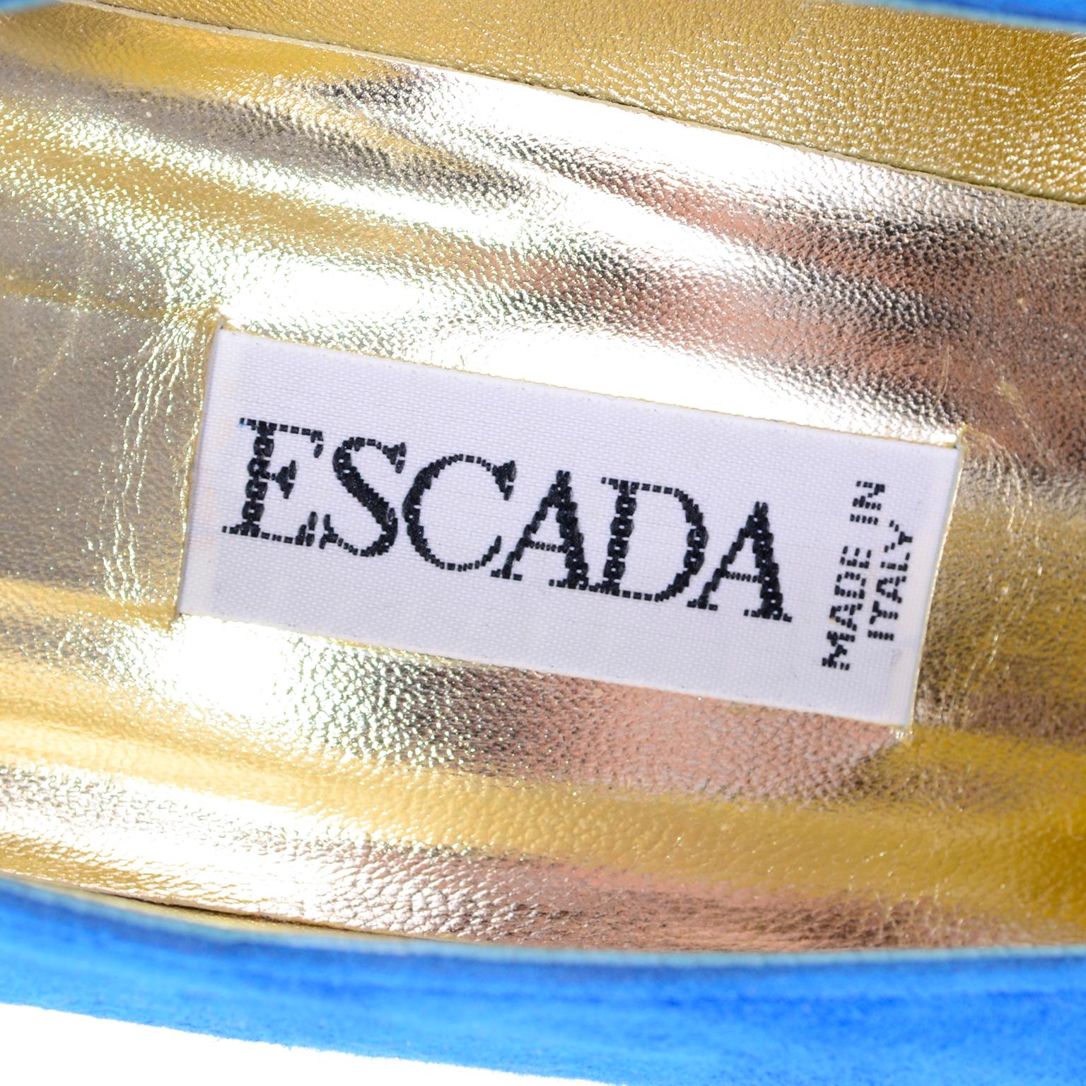 Escada - Chaussures vintage en daim bleu avec talons noirs, neuves et non portées, taille 7B en vente 3