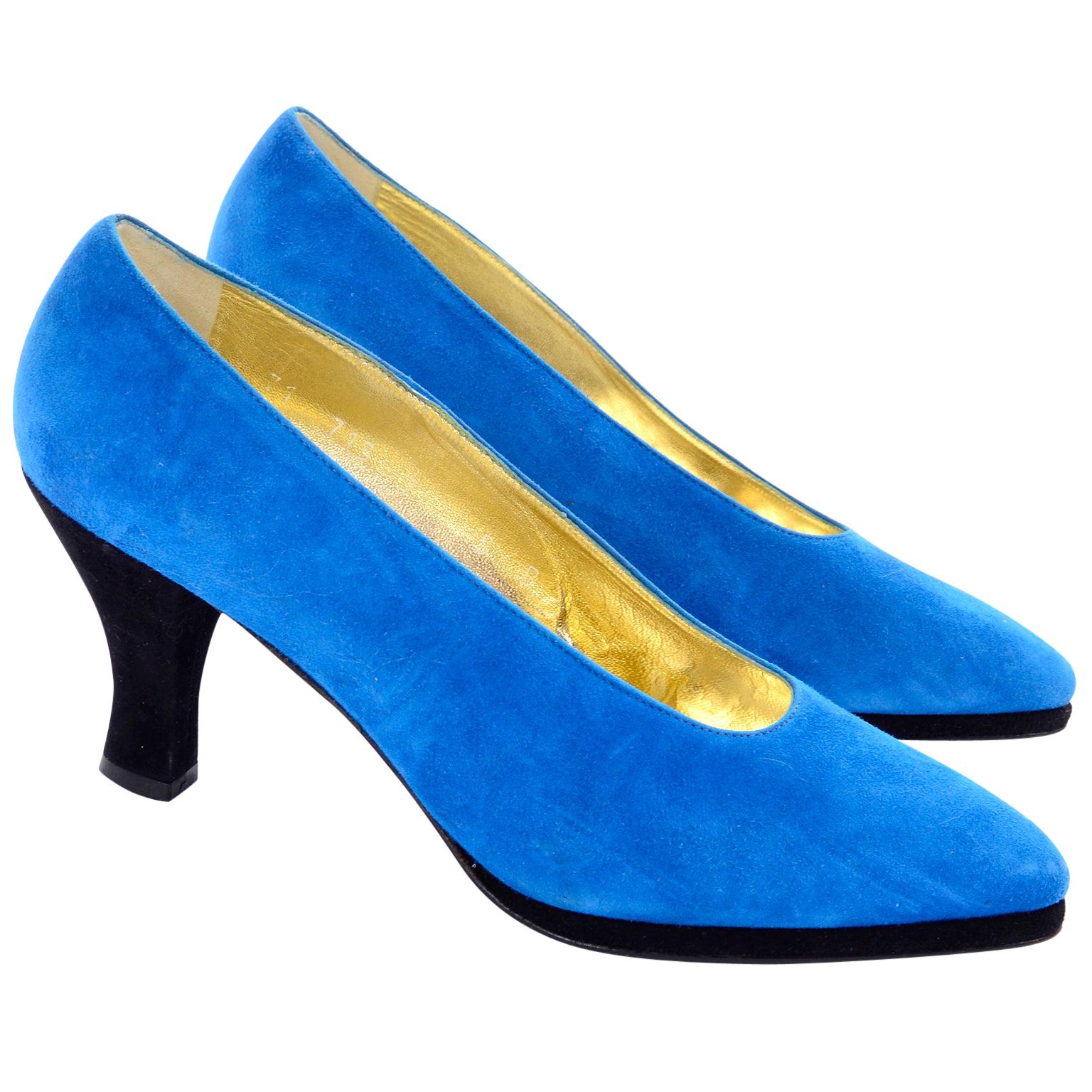 Escada - Chaussures vintage en daim bleu avec talons noirs, neuves et non portées, taille 7B