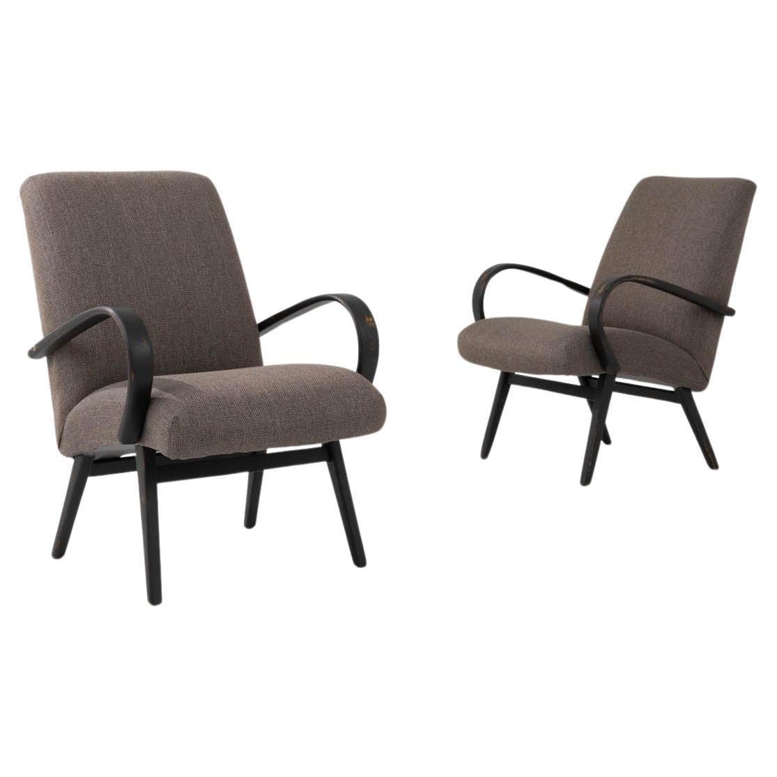 Paire de fauteuils rembourrés d'époque am designs par Jindřich Halabala en vente