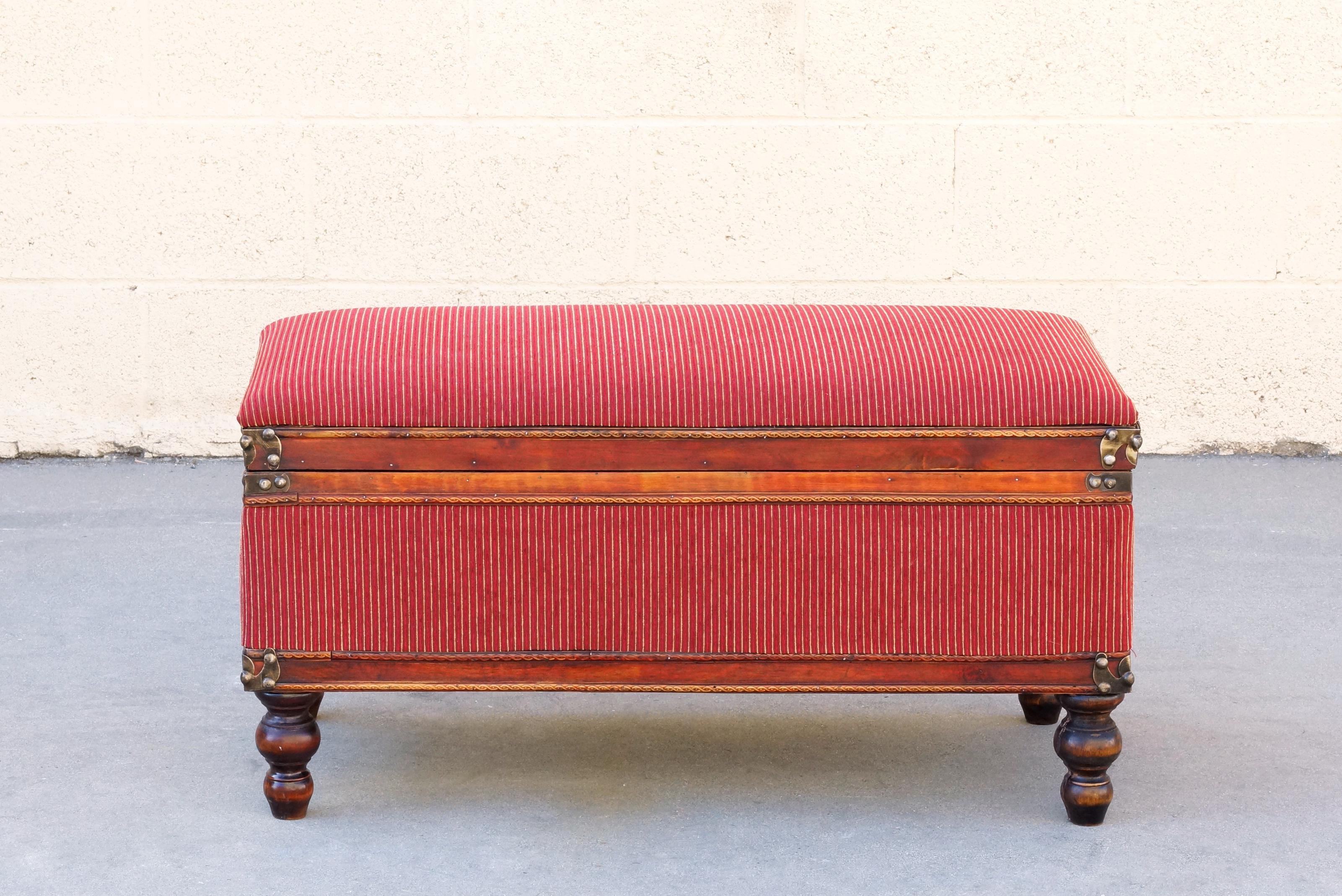 This lovely vintage blanket chest has been reupholstered in in a gold and red striped fabric. Features antique style wood legs and brass hardware. Excellent condition. Origins unknown. 

Dimensions: 17