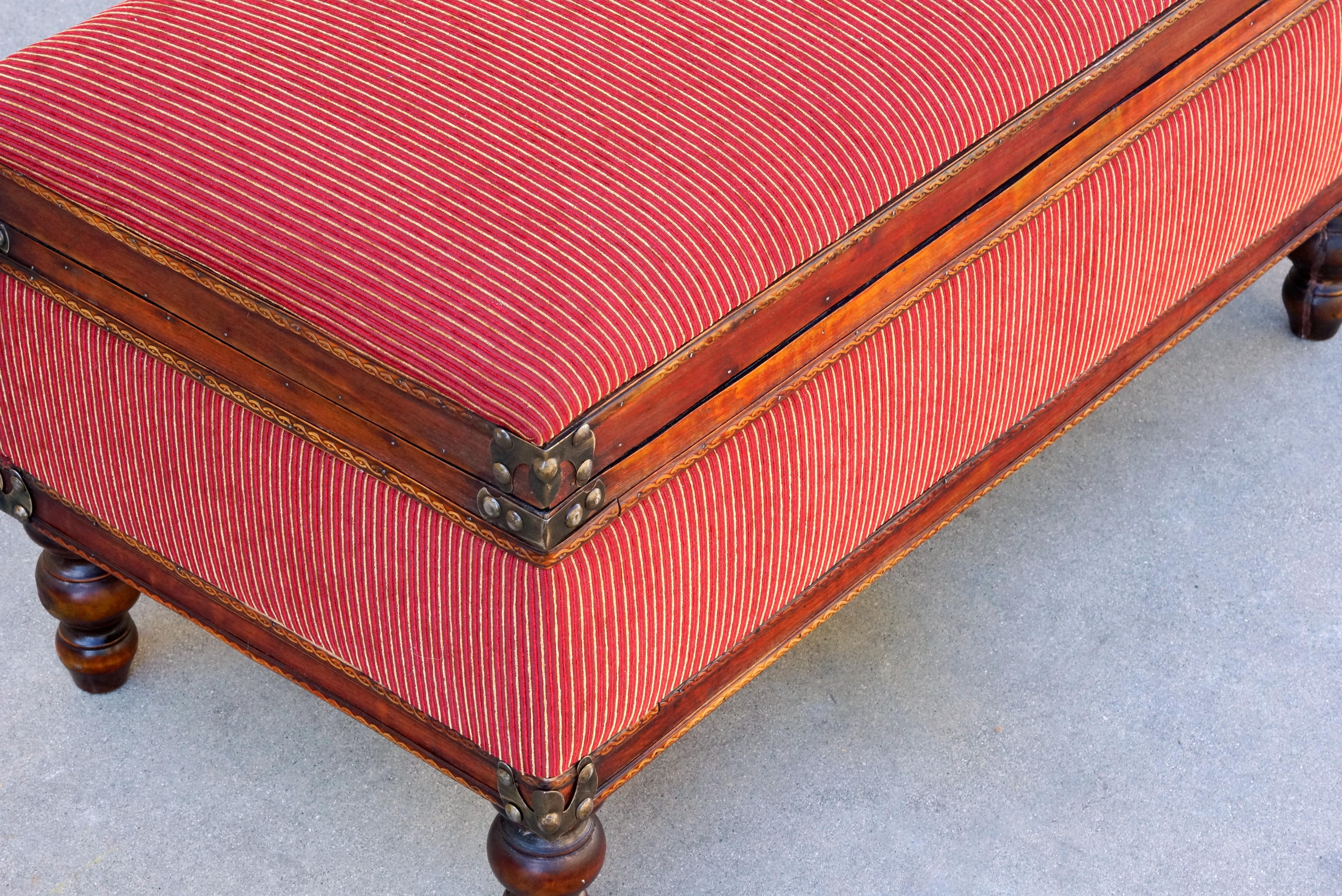Vintage Upholstered Blanket Chest In Good Condition In Alhambra, CA