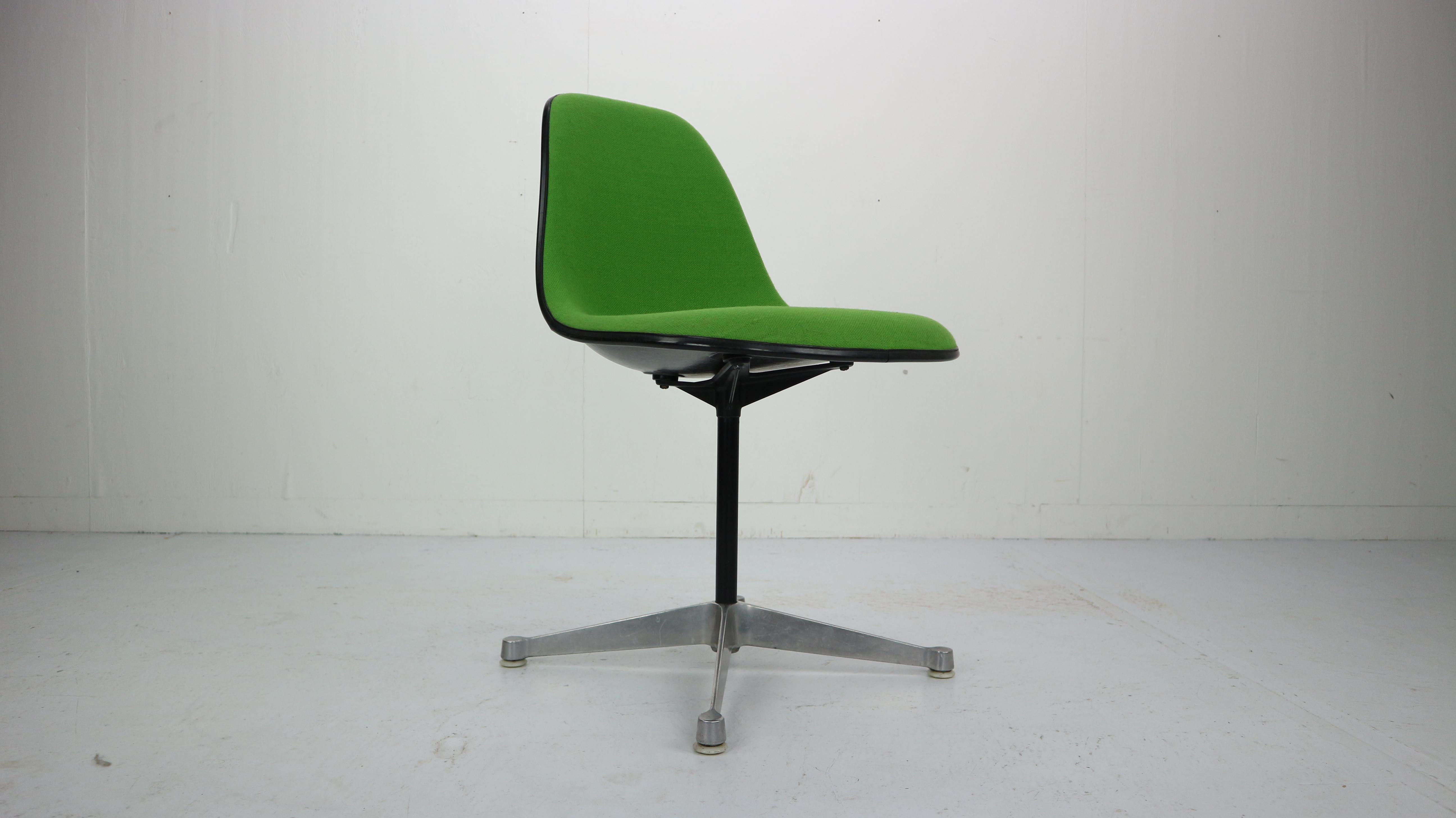 An original hopsak vinyl upholstered Charles and Ray Eames black fibreglass shell chair on contractor swivel base.
Manufactured by Herman Miller in 1970s.
Original mark on the chair.