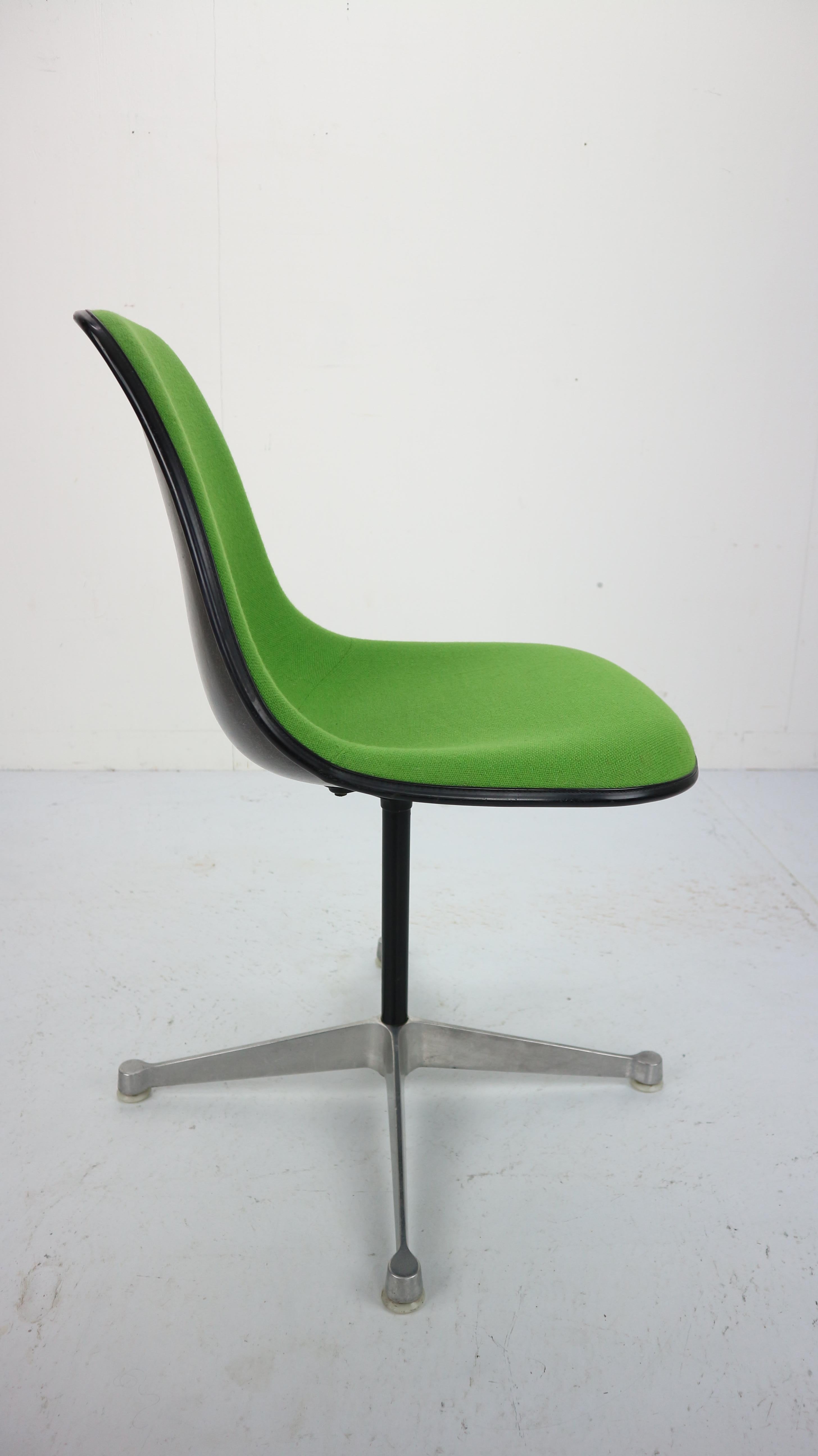 Mid-Century Modern Vintage Upholstered and Contractor Base Eames Swivel Chair for Herman Miller