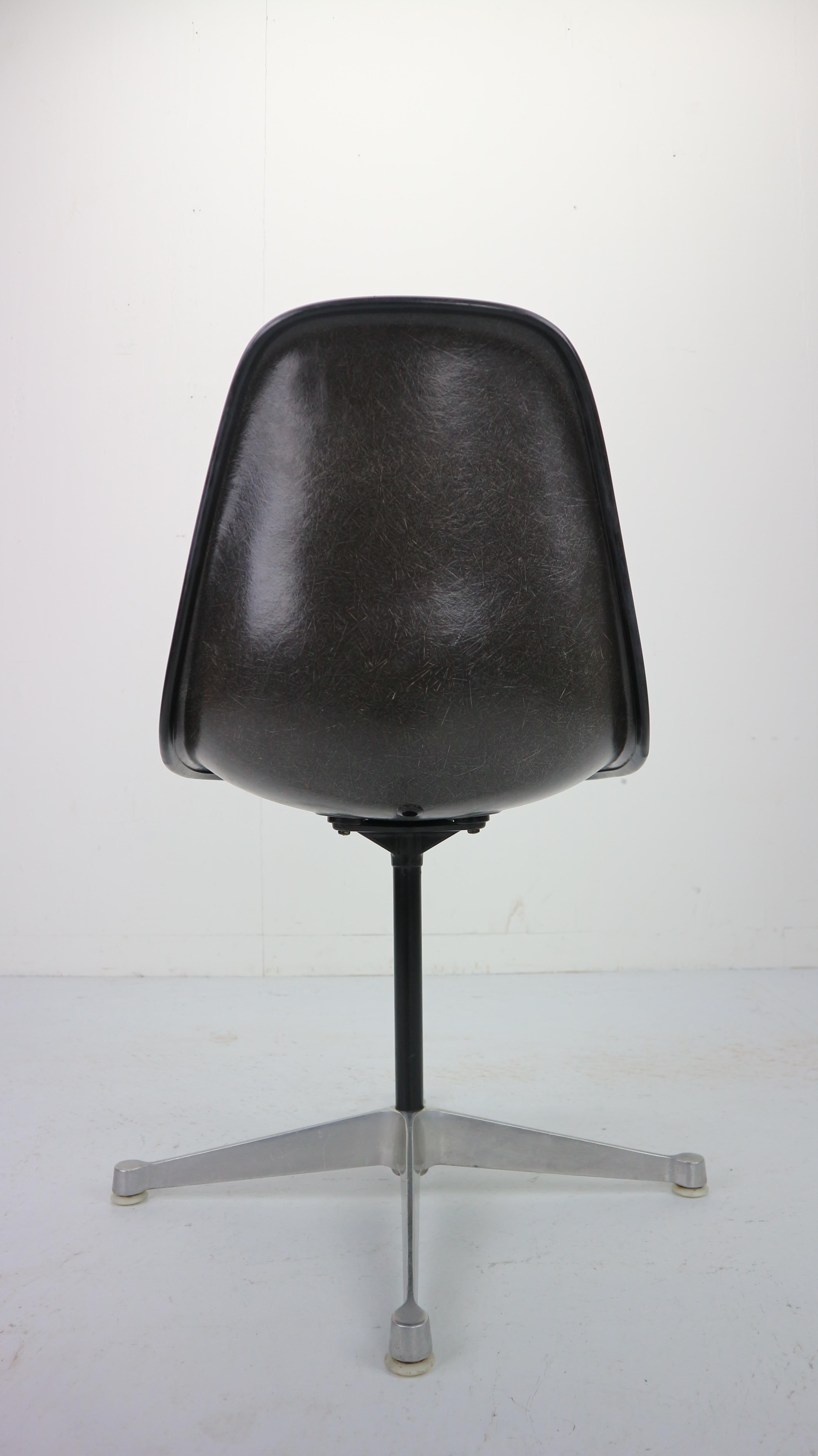 American Vintage Upholstered and Contractor Base Eames Swivel Chair for Herman Miller