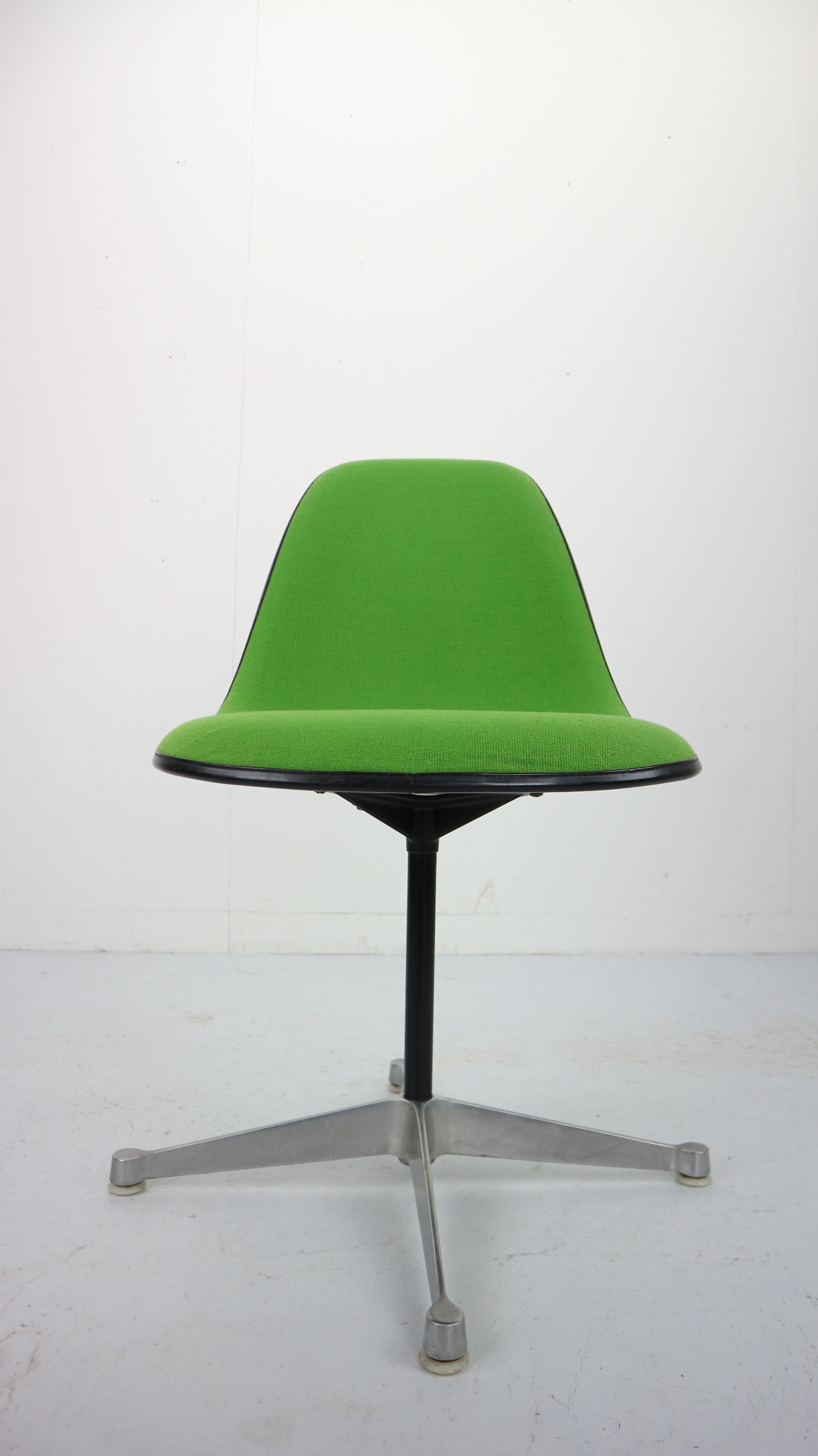 Late 20th Century Vintage Upholstered and Contractor Base Eames Swivel Chair for Herman Miller