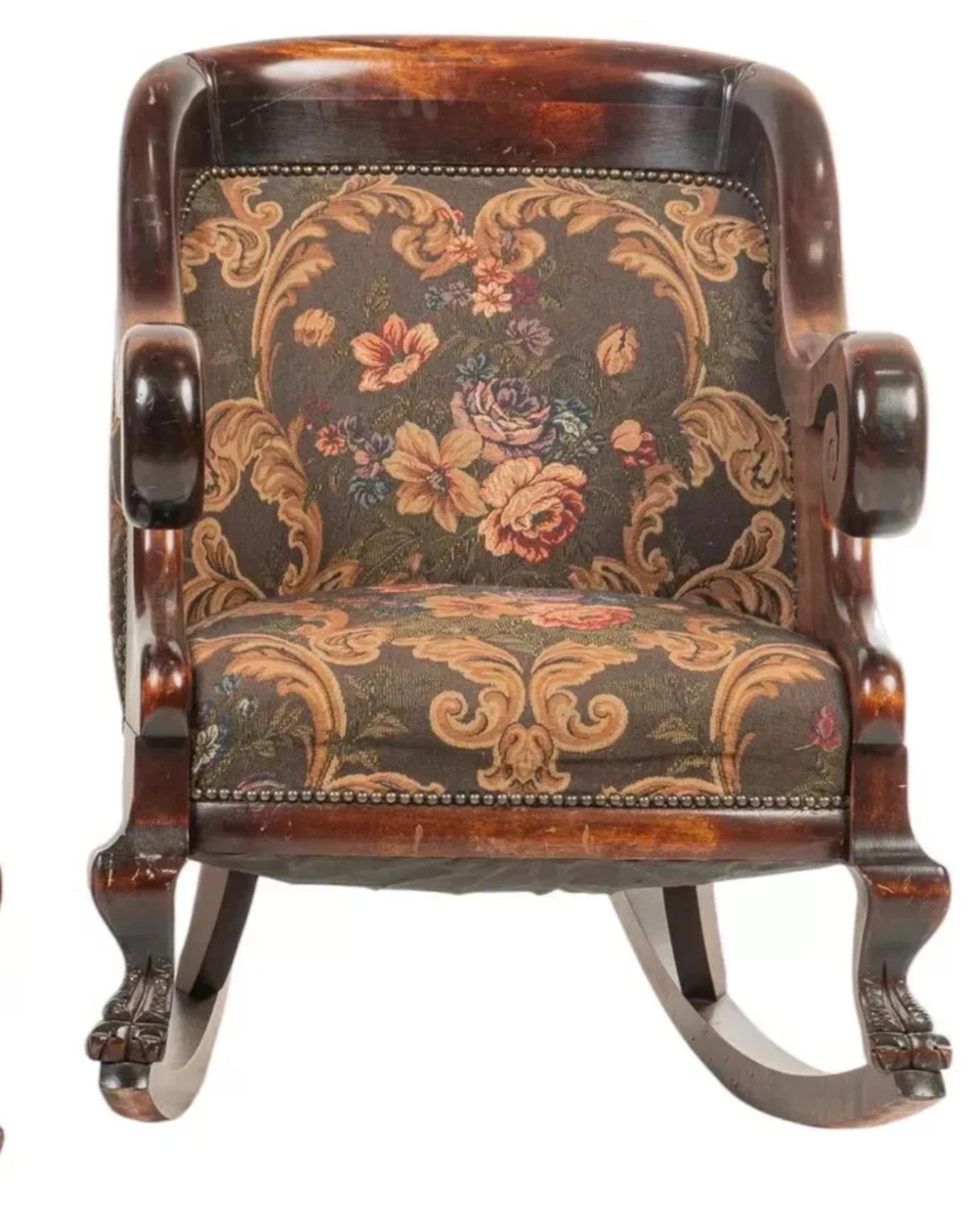 Vintage tapissé, motif floral, dossier arrondi, châssis en bois, chaises Set of 2 en vente 2
