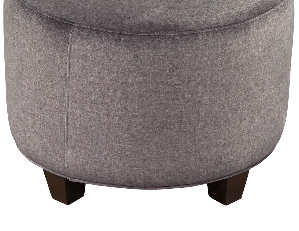 Sgabello imbottito vintage in stile Mid-Century Modern In condizioni ottime in vendita a North York, ON