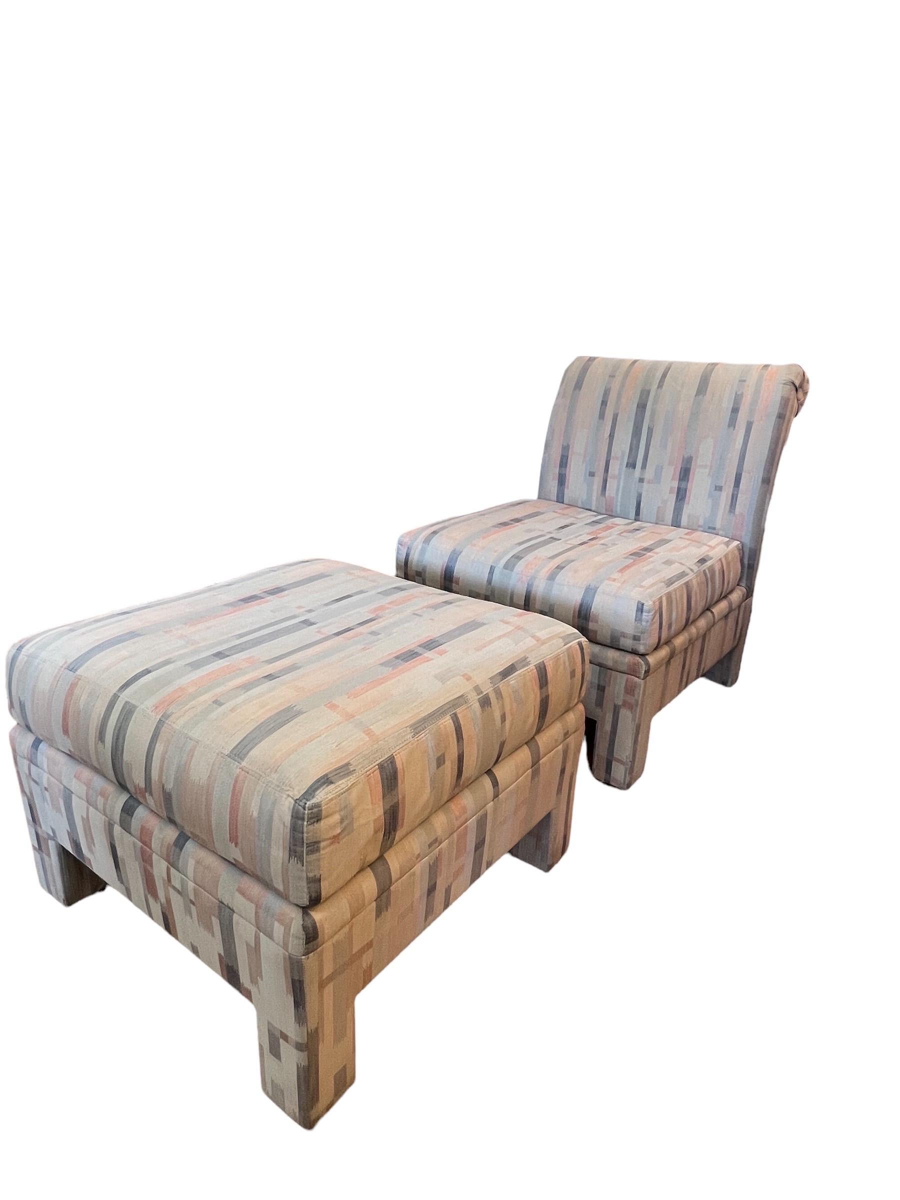 Fauteuil de canapé vintage tapissé moderne du milieu du siècle dernier avec pouf en vente 6