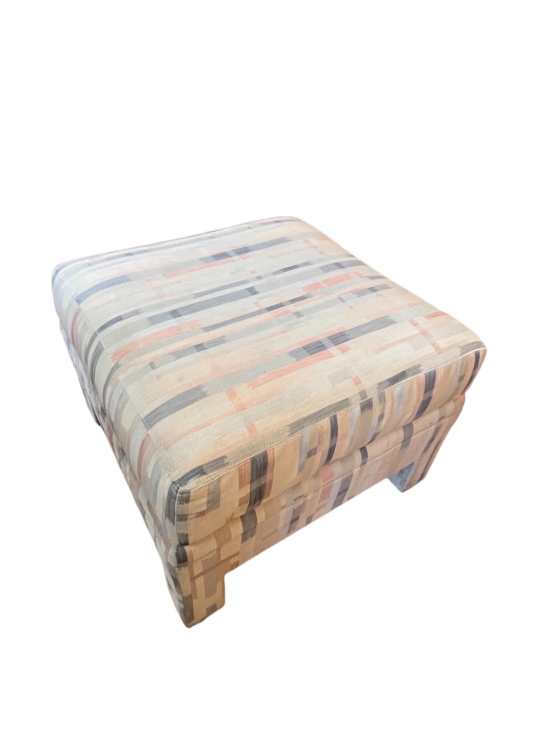 Chêne Fauteuil de canapé vintage tapissé moderne du milieu du siècle dernier avec pouf en vente