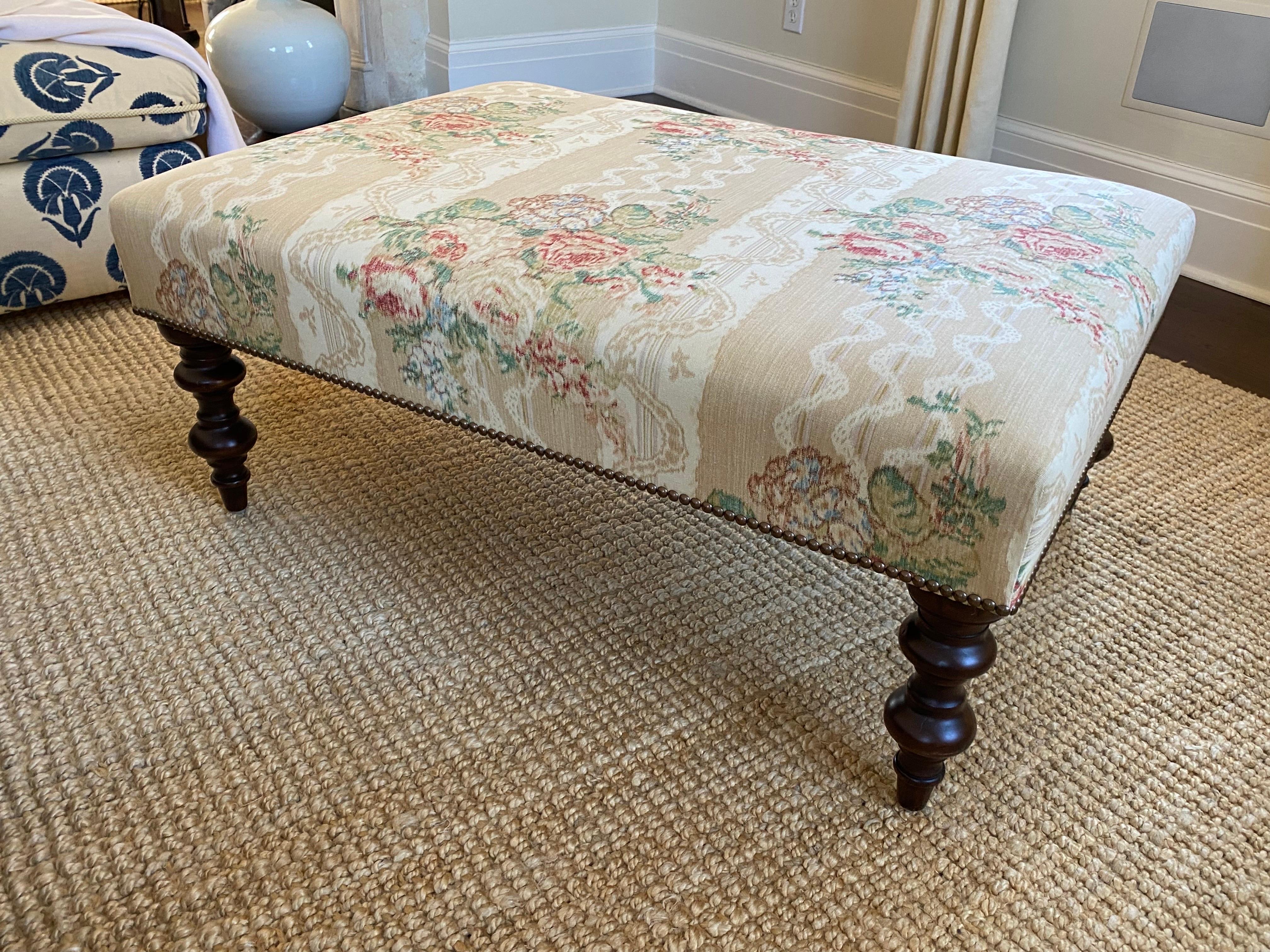 Vintage Upholstered Ottoman in Floral Chintz Stripe with Additional White Slipcover
An attractive ottoman covered in a classic floral ribbon stripe with nailheads on turned wood legs. A cotton linen white slipcover also comes with this ottoman.