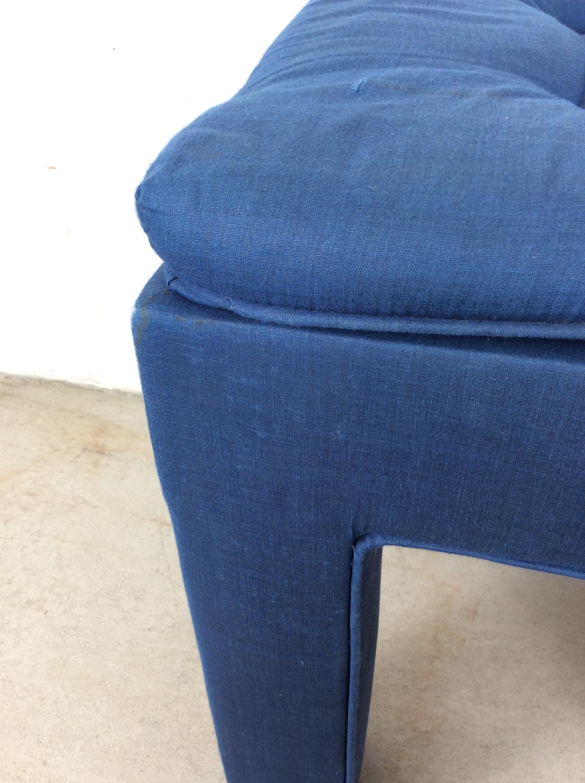 Vintage Upholstered Parsons Style Stool with Tufted Seat en vente 5