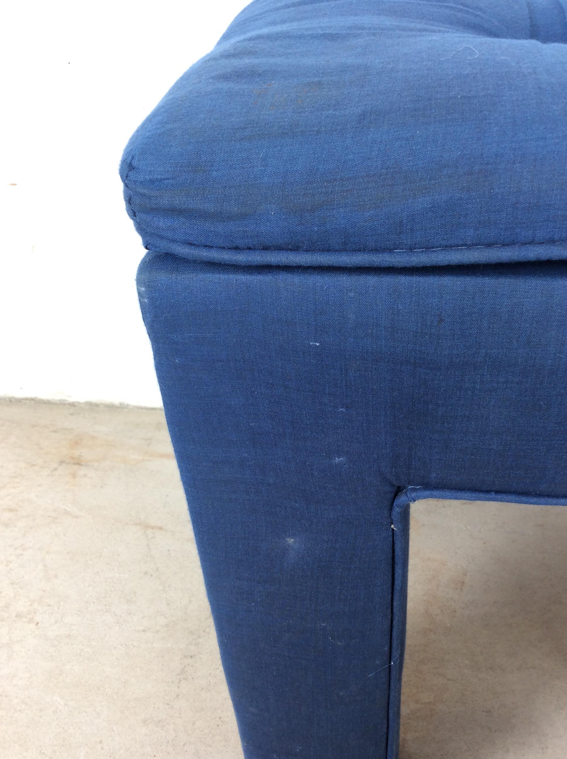 Vintage Upholstered Parsons Style Stool with Tufted Seat en vente 8