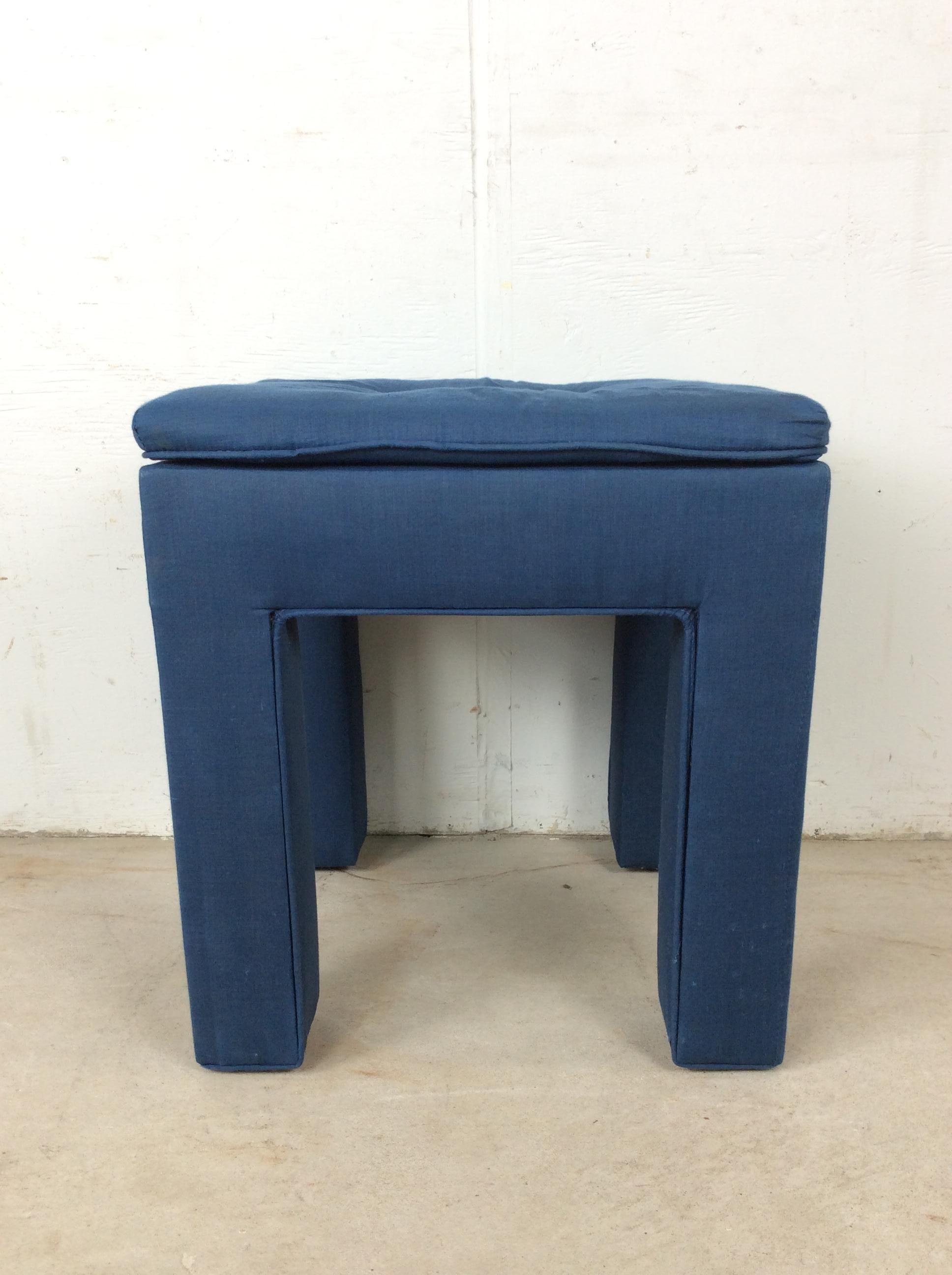 Vintage Upholstered Parsons Style Stool with Tufted Seat en vente 10