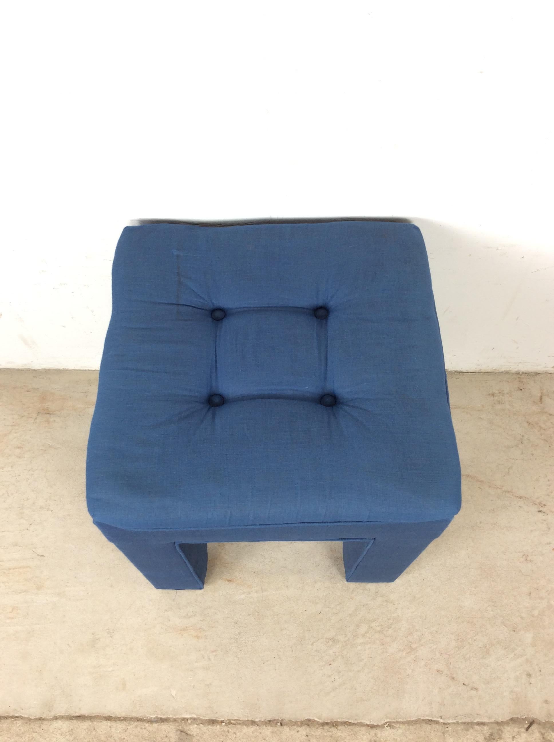 Américain Vintage Upholstered Parsons Style Stool with Tufted Seat en vente