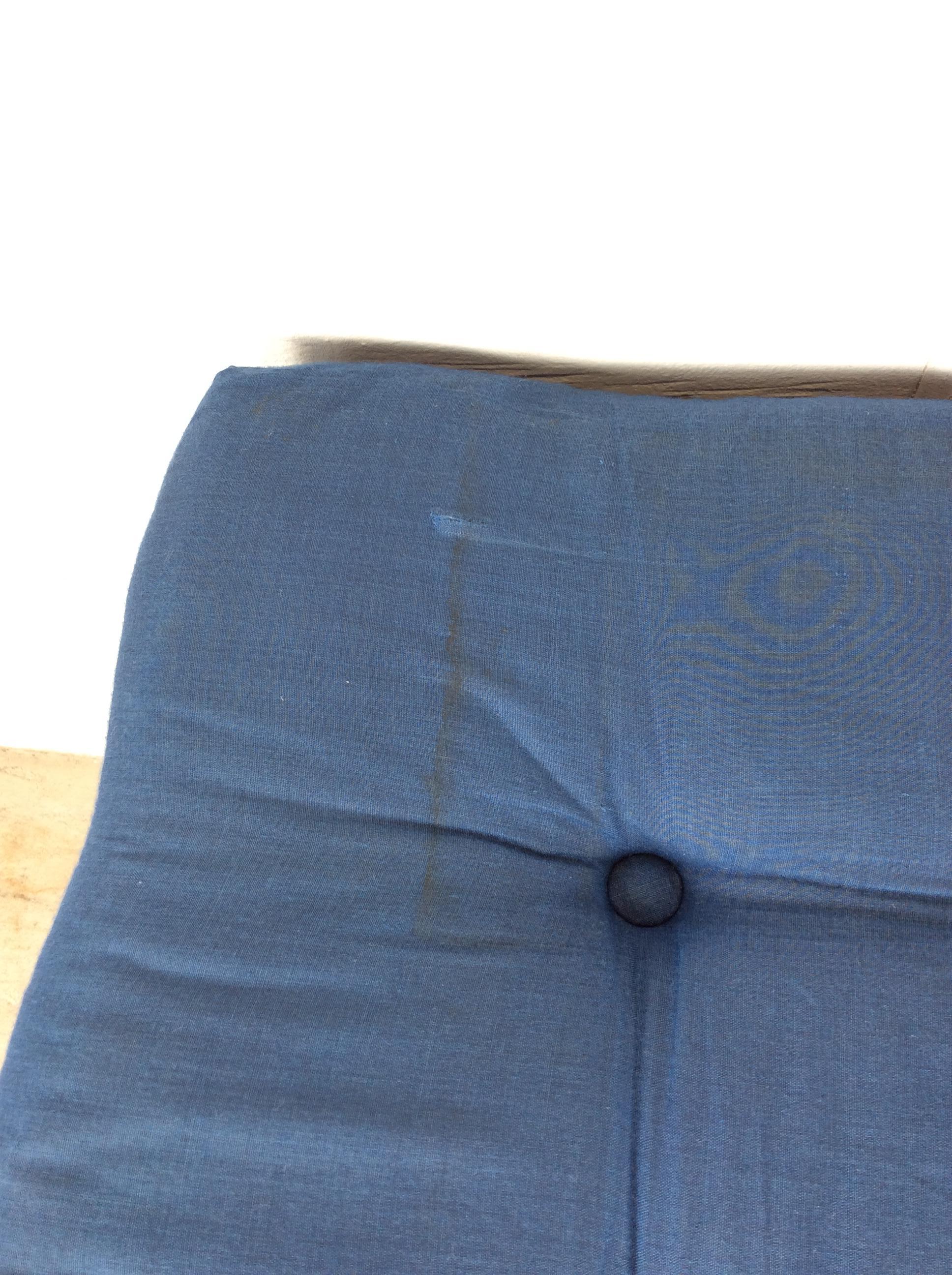 Vintage Upholstered Parsons Style Stool with Tufted Seat Bon état - En vente à Freehold, NJ