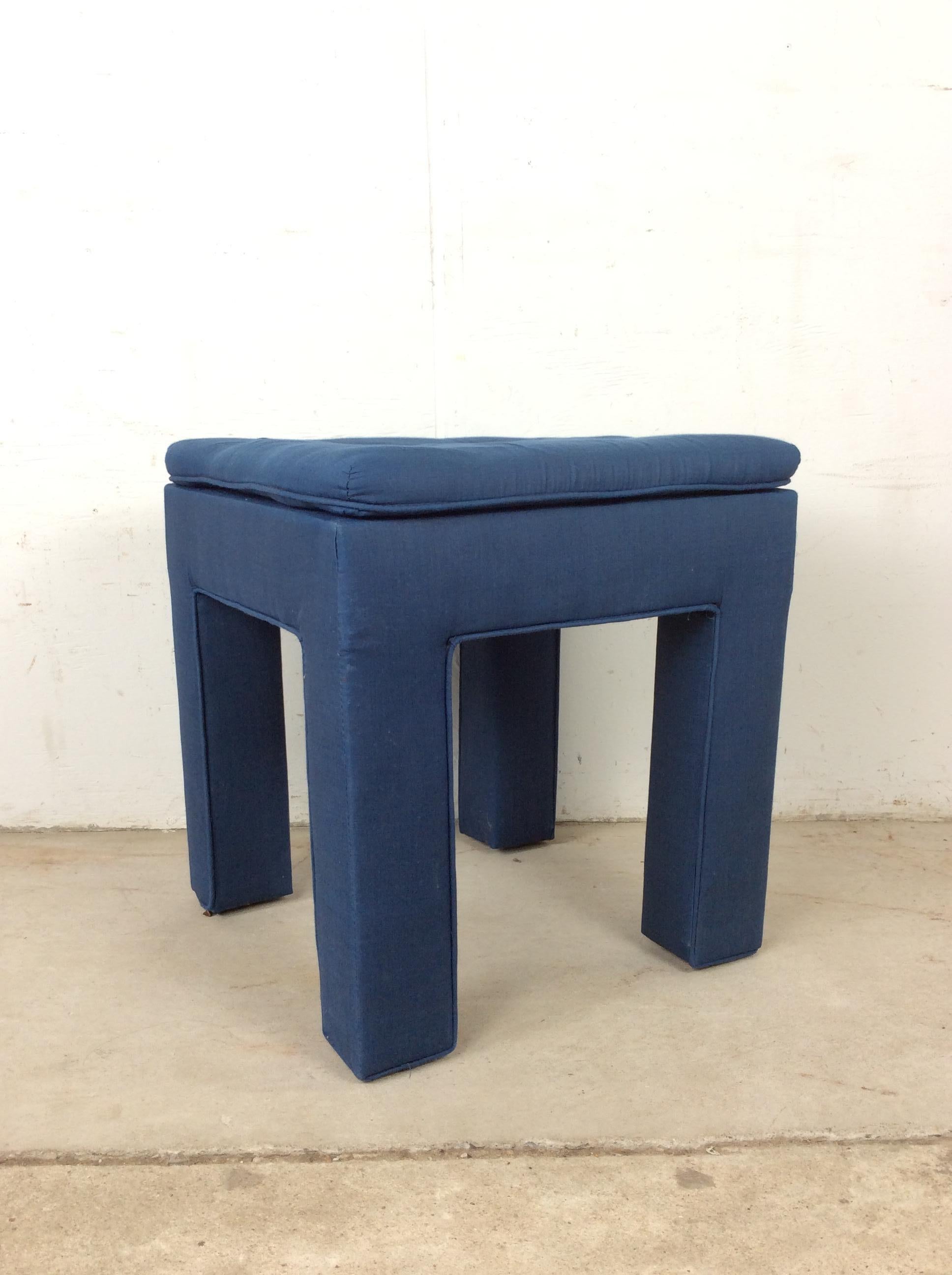 Vintage Upholstered Parsons Style Stool with Tufted Seat en vente 2