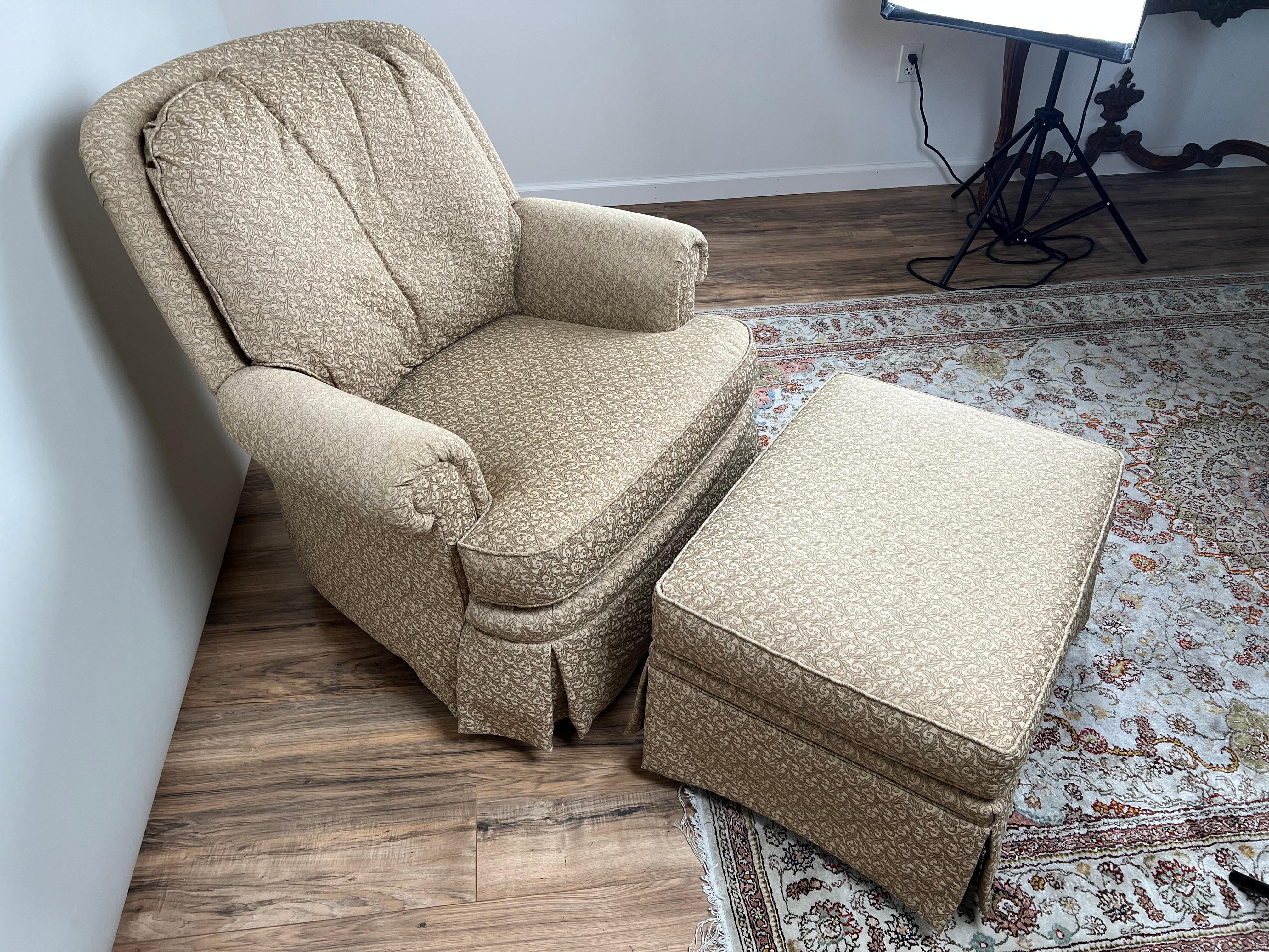 Vintage gepolsterter schaukelstuhl und osmane von Jessica Charles im Angebot 1