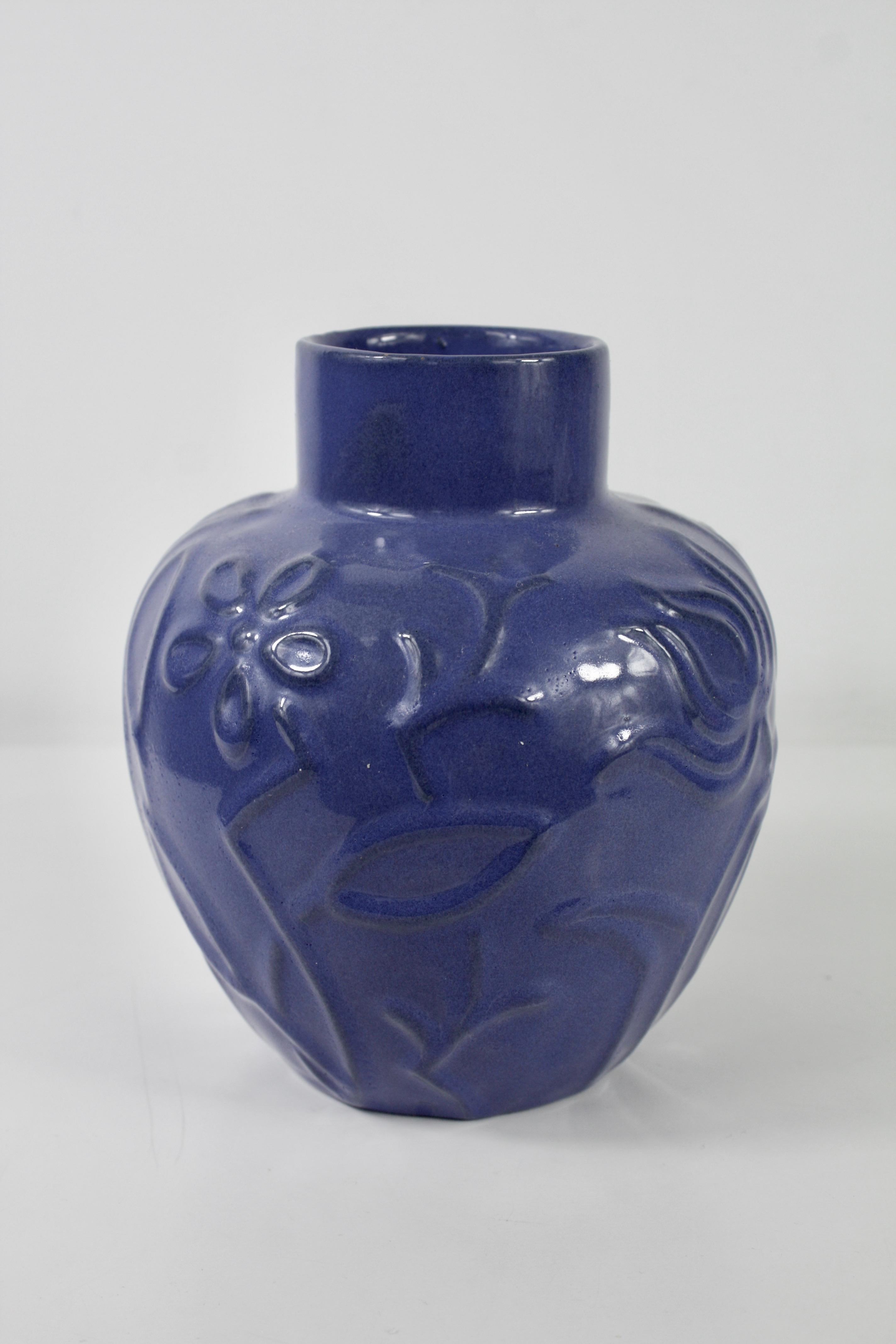 Mid-Century moderno Vaso d'epoca Uppsala Ekeby Model 441 di Harald Östergren, 1947/48 Blu intenso in vendita