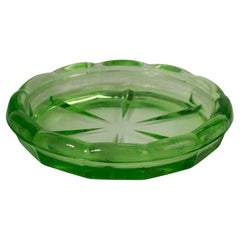 Uranium Vaseline leuchtend grüner Aschenbecher aus Depressionsglas, Vintage