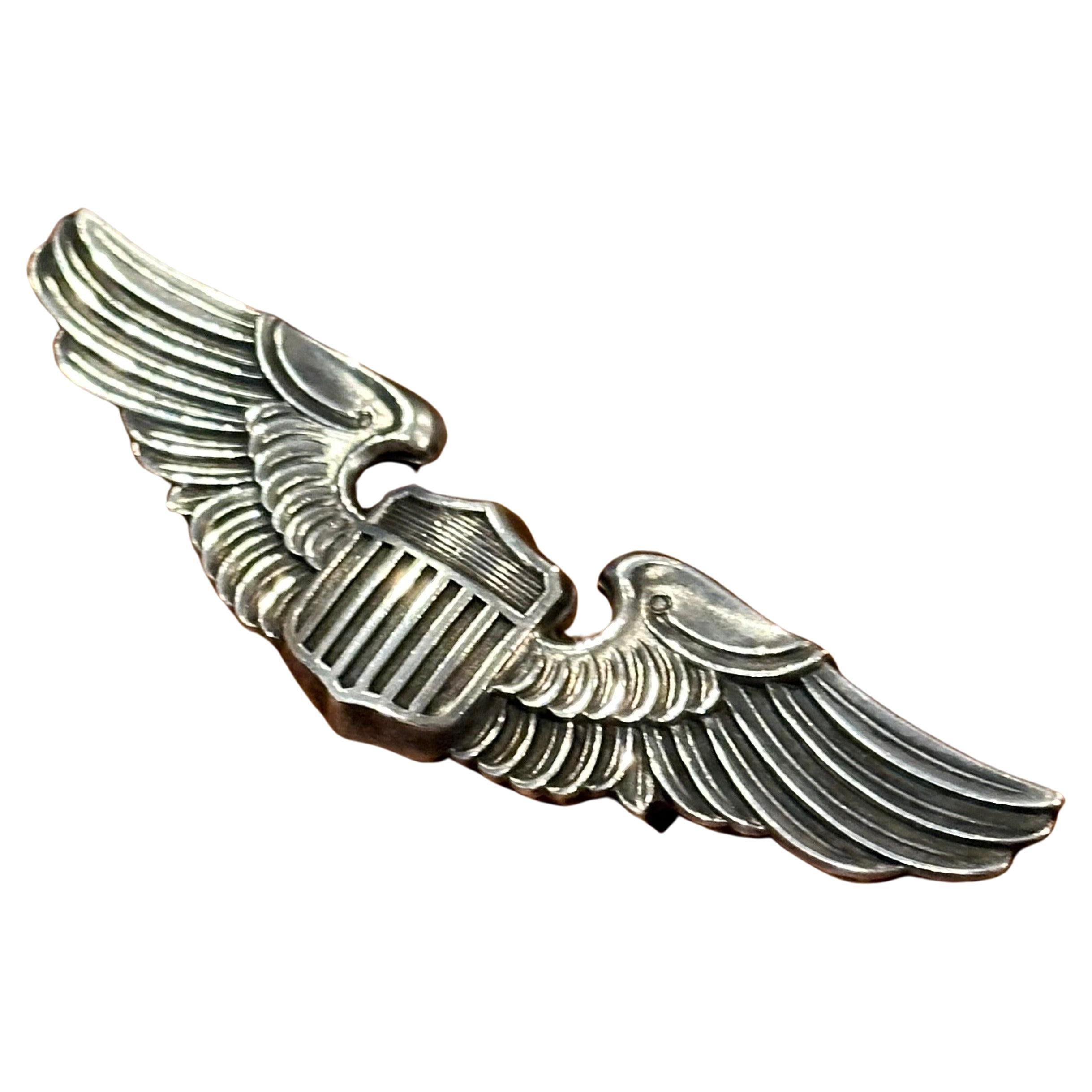 A very nice mid-century U.S. Air Force sterling silver pilot air wings shirt pin, circa 1940s. The piece is in very good vintage condition with a nice patina and measures 3