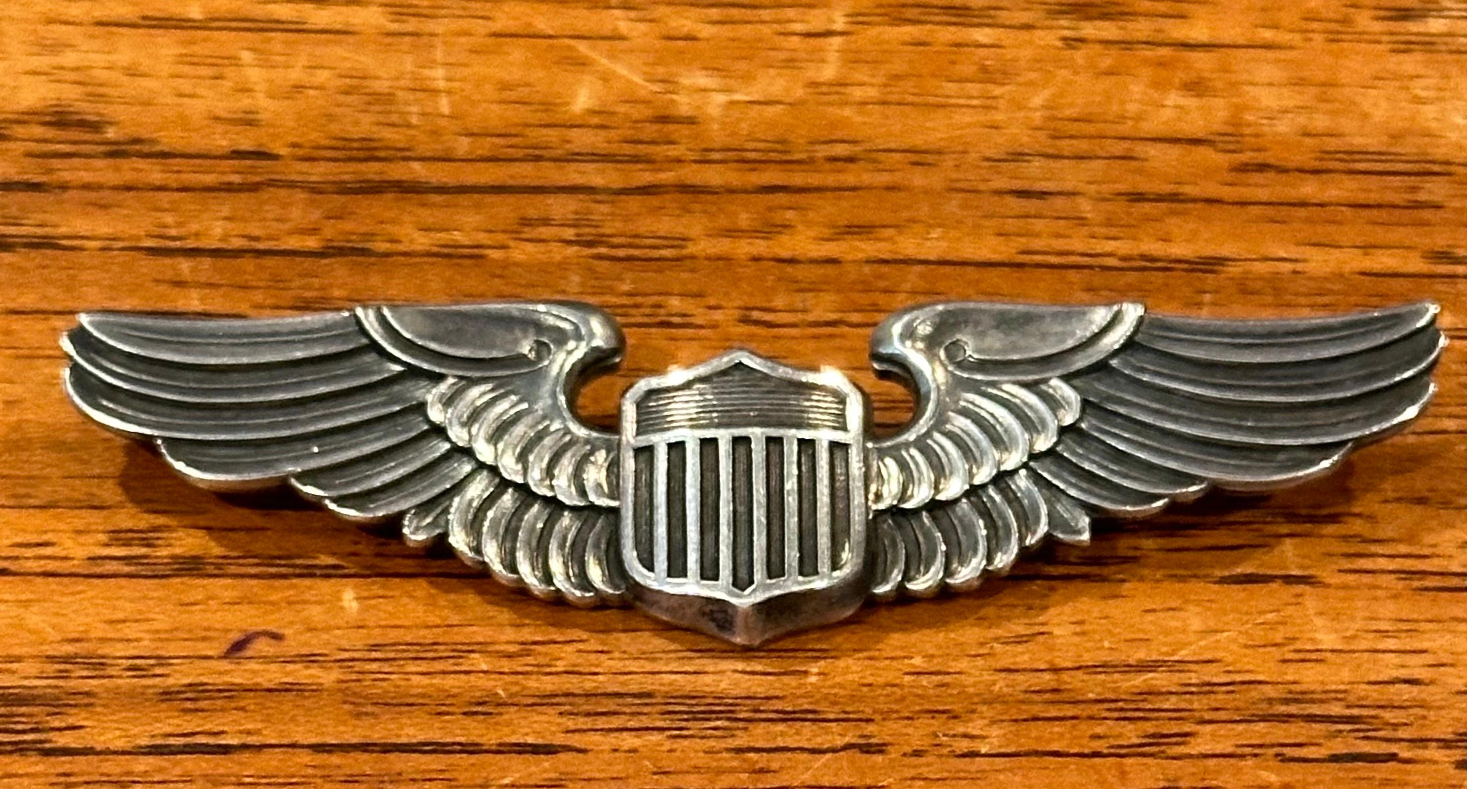 Vintage U.S. Air Force Sterling Silver Pilot Air Wings Shirt Pin In Good Condition For Sale In San Diego, CA
