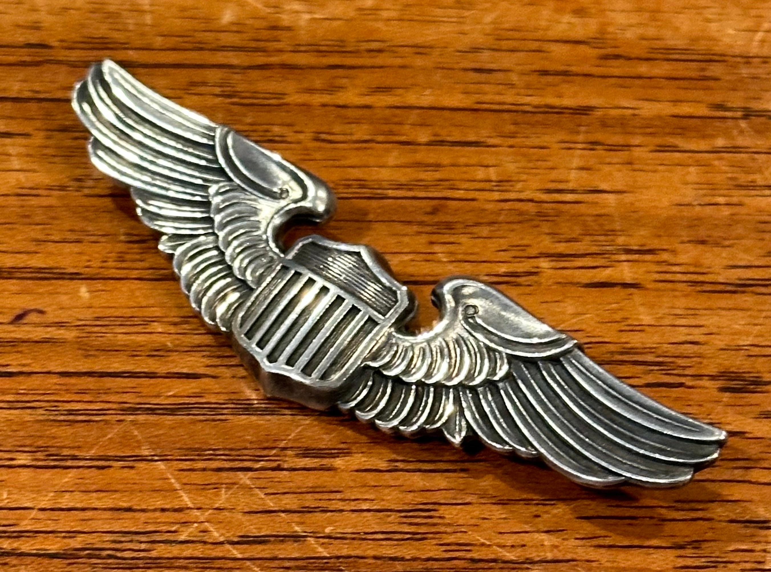 20th Century Vintage U.S. Air Force Sterling Silver Pilot Air Wings Shirt Pin For Sale