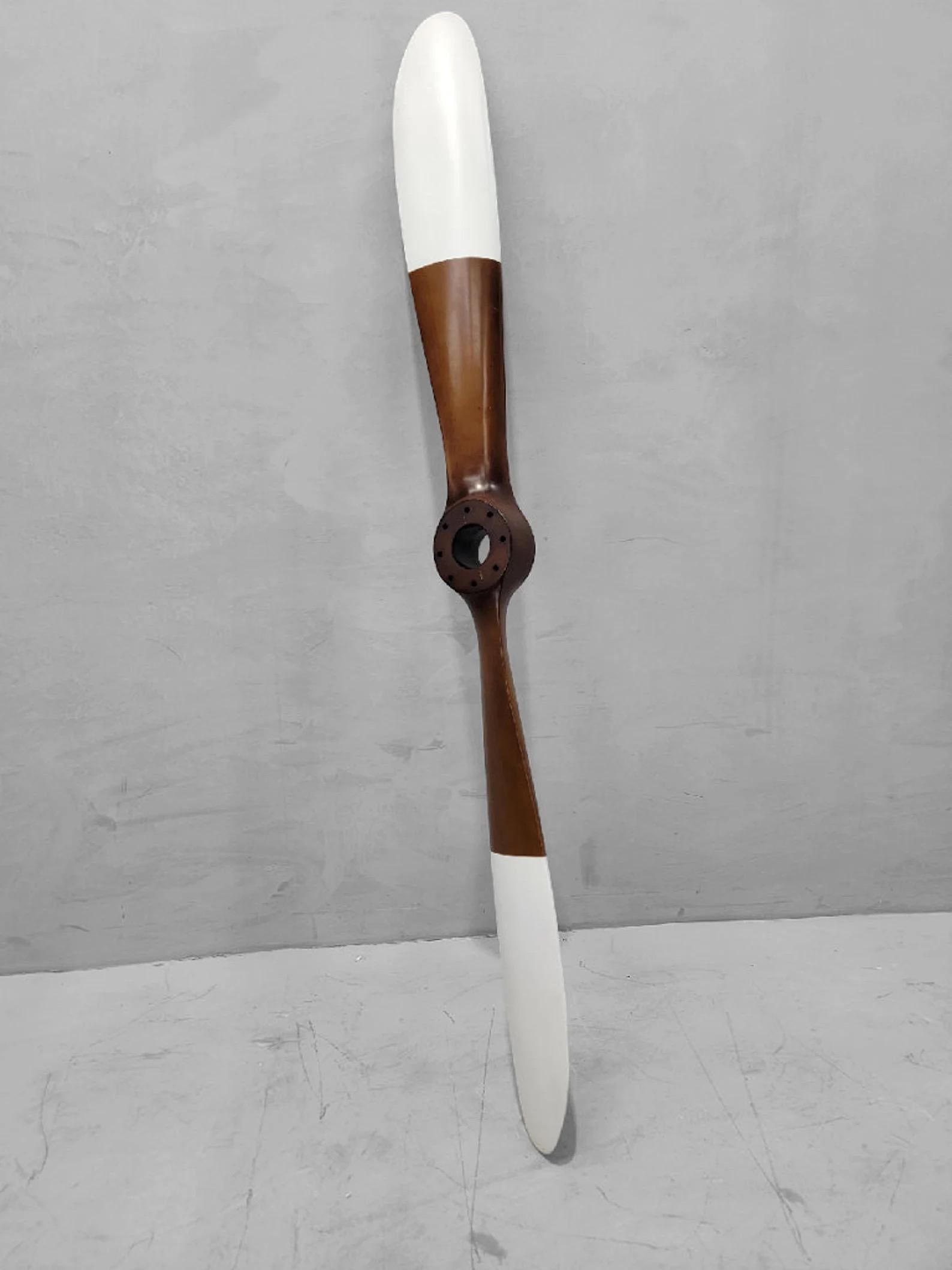 Vintage U.S. WWII Era Boeing PT-17 Stearman Wood Propeller In Good Condition For Sale In Chicago, IL