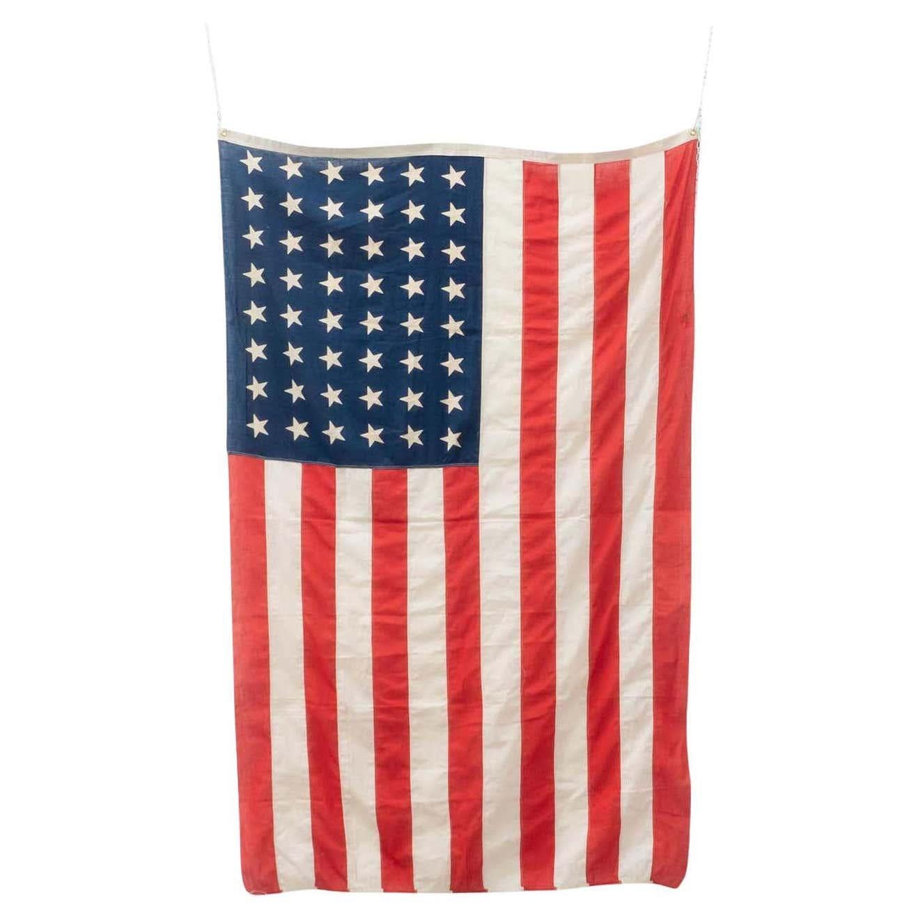 Vintage USA flag, circa 1940.
With 48 stars.

In good original condition, with minor wear consistent with age and use, preserving a beautiful patina.

Material:
Fabric

Dimensions:
H 177.5 cm x W 166 cm.
   