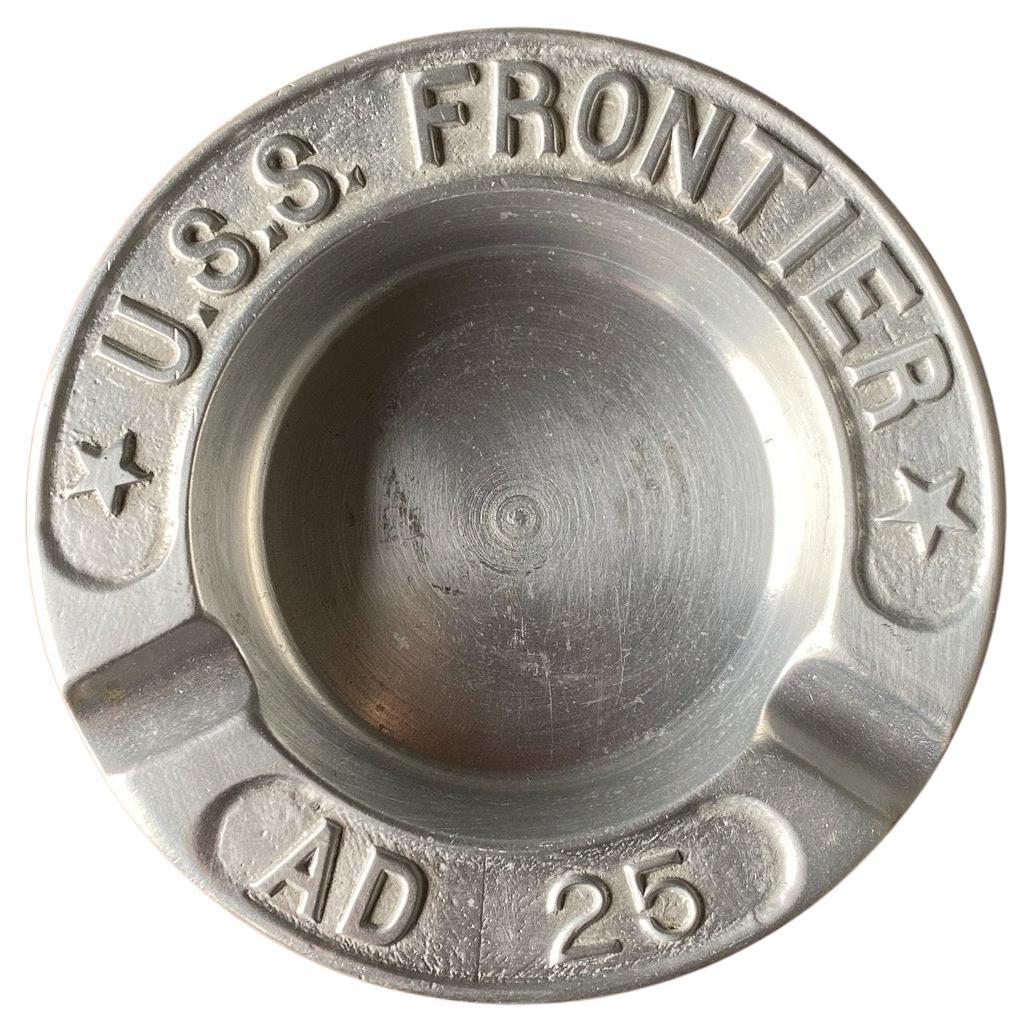 Cendrier Vintage U.S.S Frontier AD 25 Déstroyer en aluminium de la marine américaine 