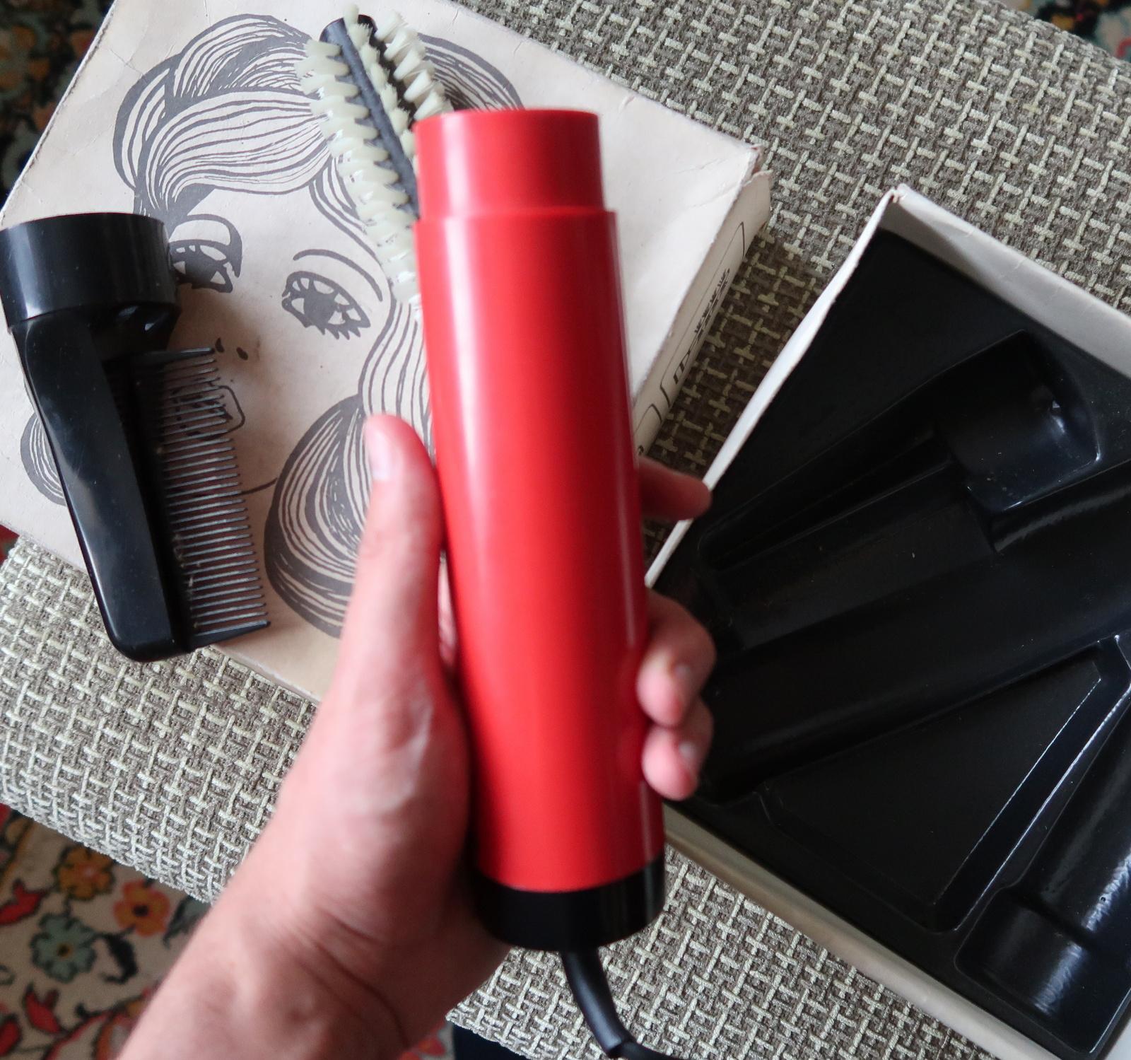 Vintage USSR Electric Hair Dryer: Retro Beauty from 1986 - Red and Black, 1J72 For Sale 1