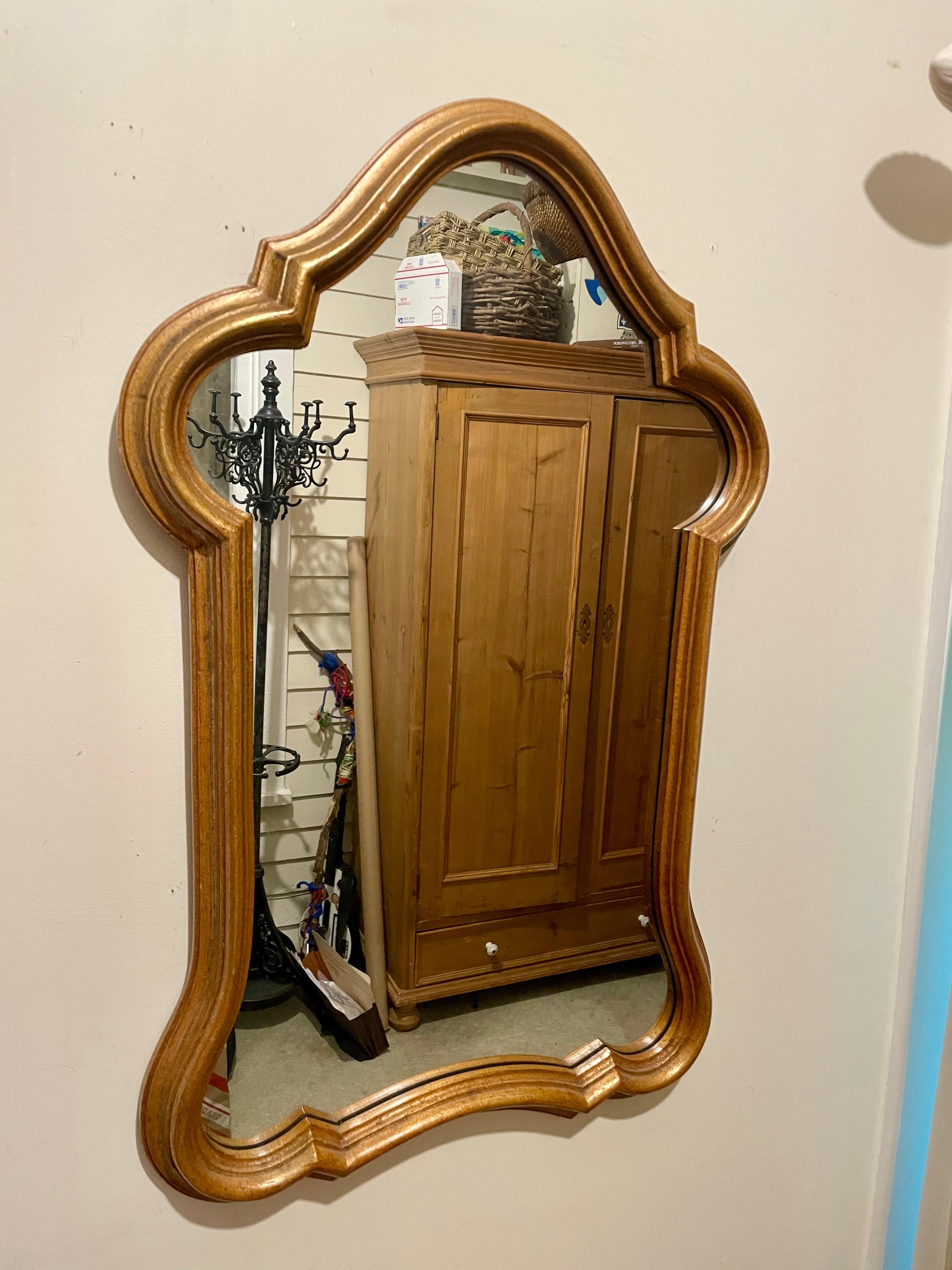 Miroir vintage Uttermost Arch Top Bon état - En vente à New York, NY