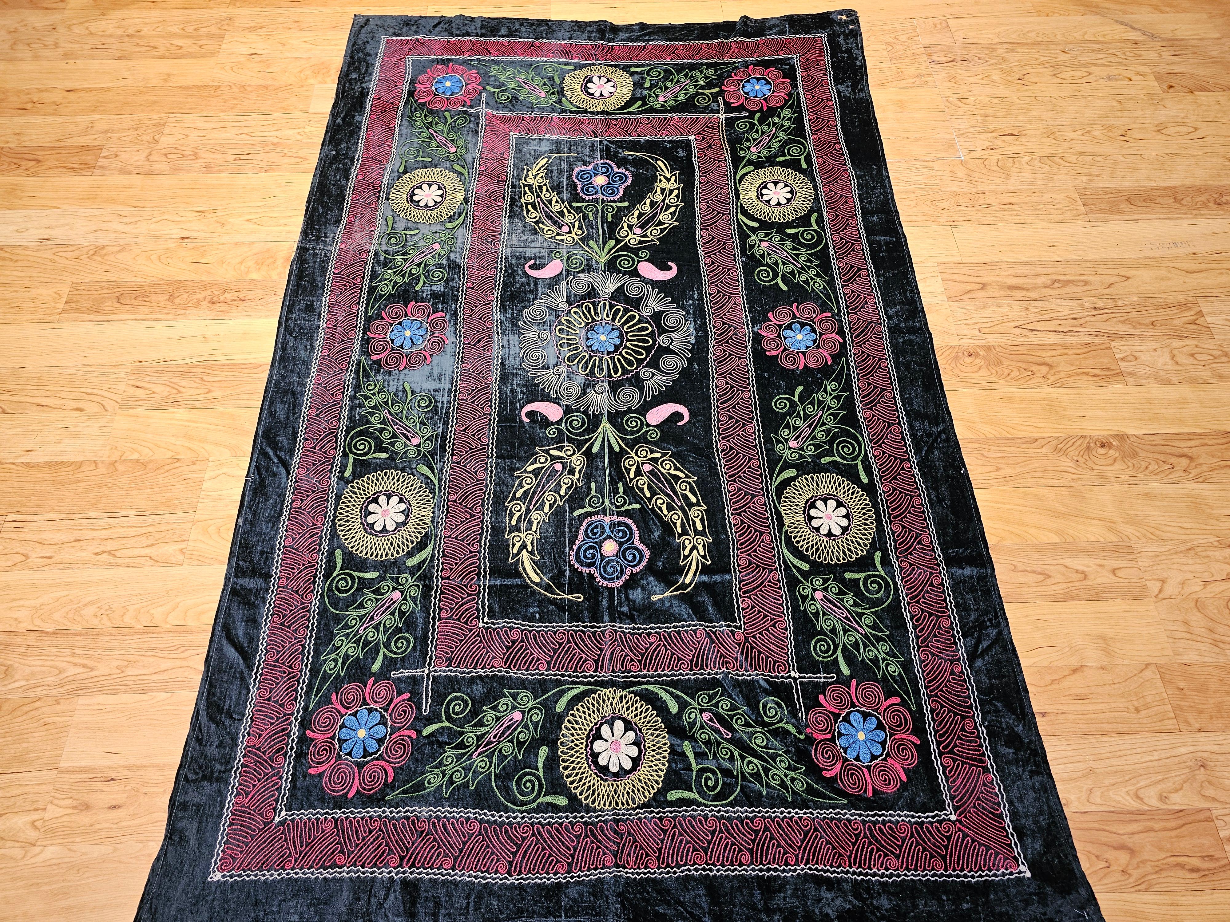Vintage Uzbek Silk Embroidery Suzani in Black, Red, Green, Ivory, Blue For Sale 5
