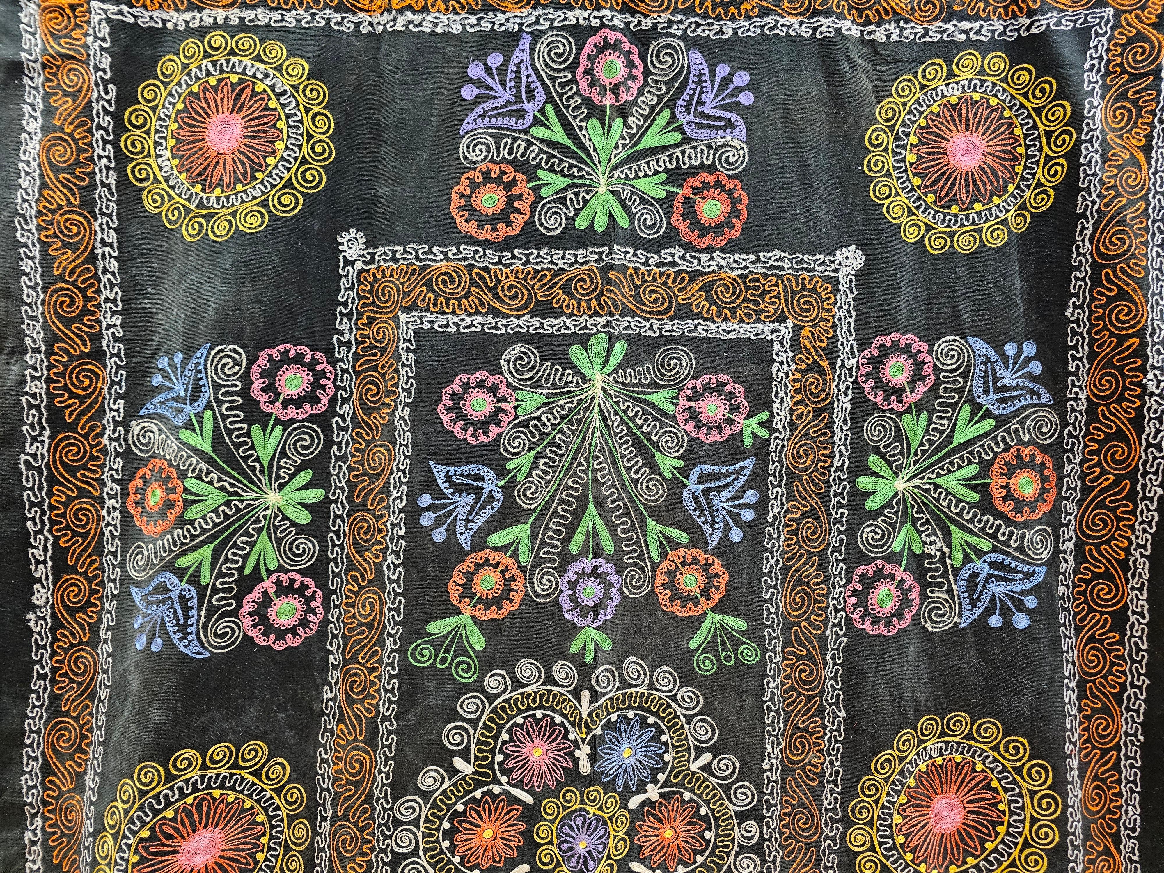 Hand-Crafted Vintage Uzbek Silk Embroidery Suzani in Black, Red, Green, Ivory, Blue For Sale
