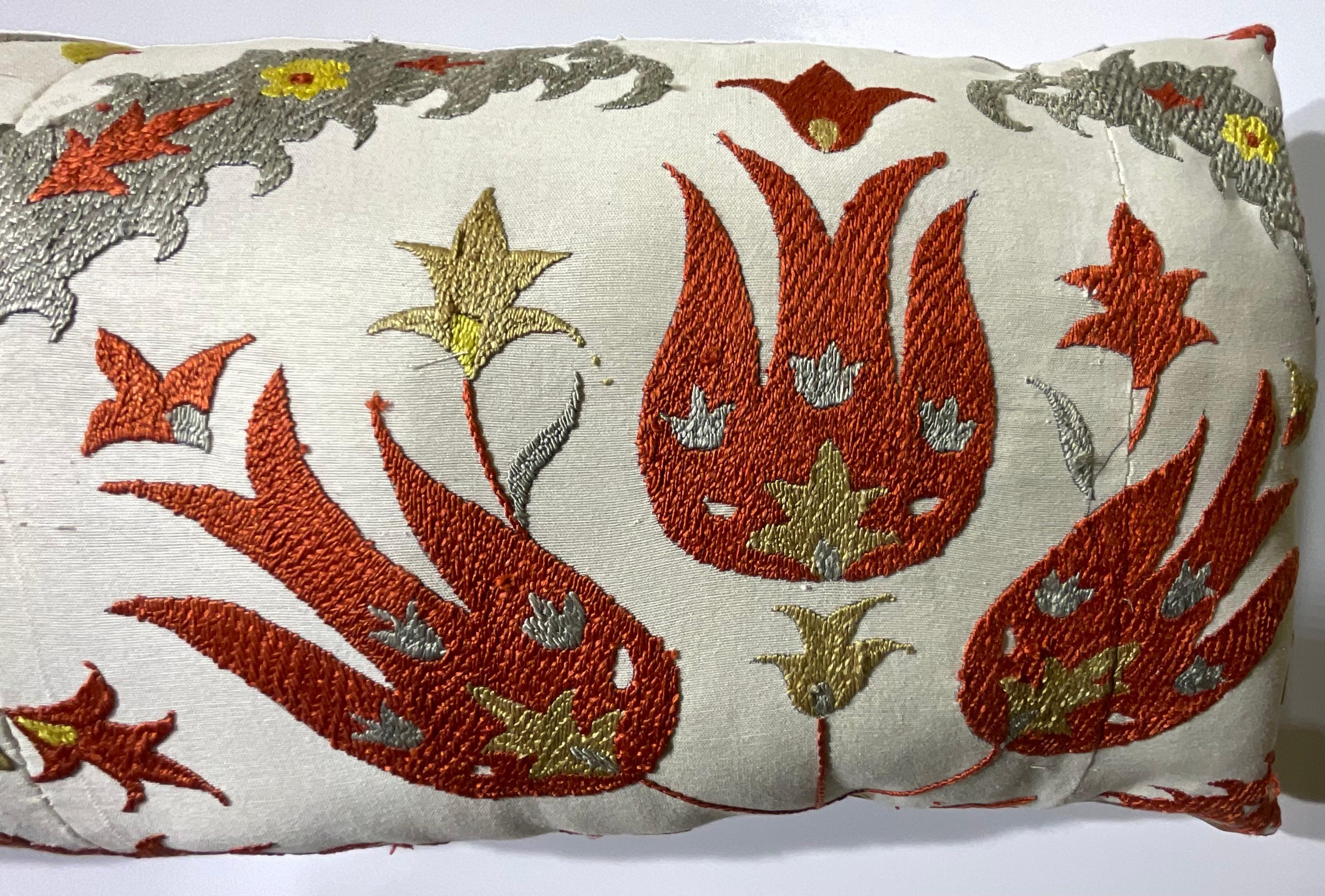 Uzbeko Vintage Uzbek Suzani ricamato a mano  Cuscino in vendita