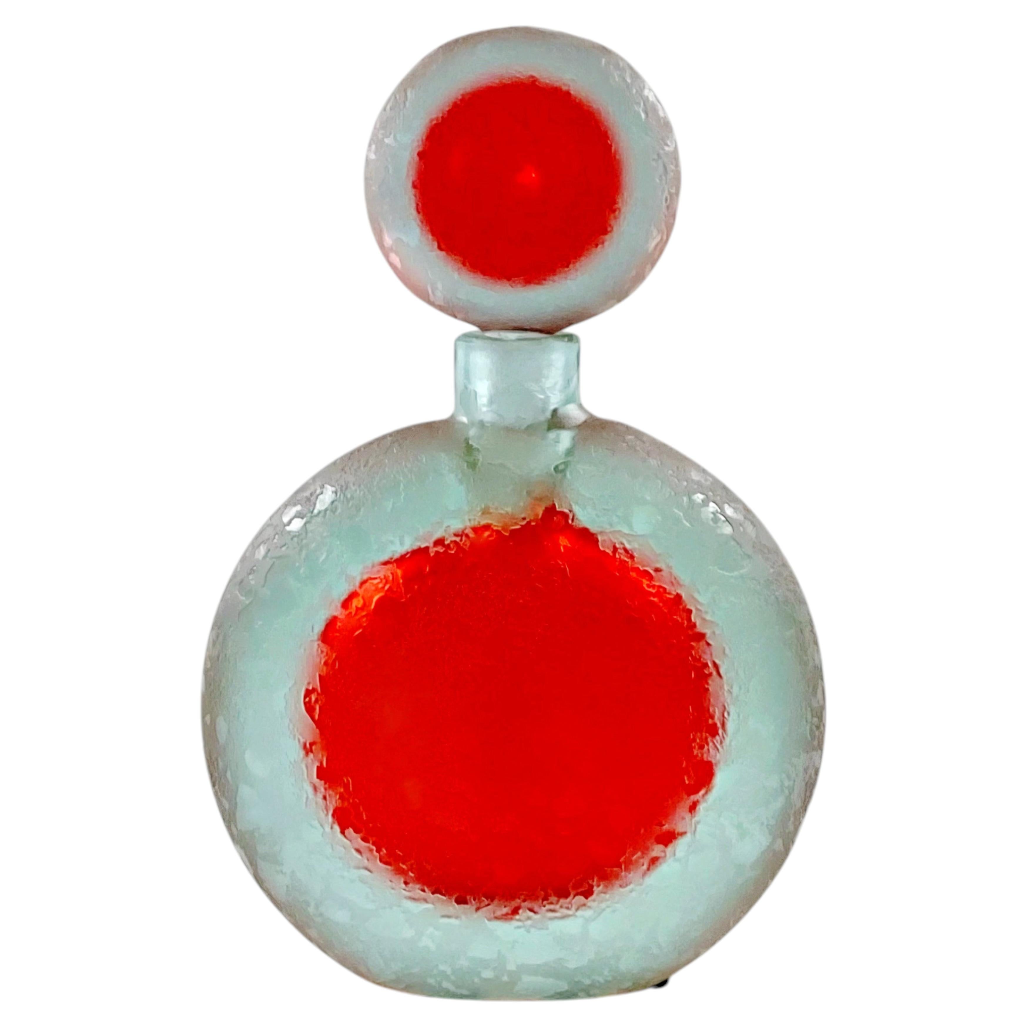 V. Nason & C. Murano Corroso Kunstglasflasche in Rot mit Stopfen, 1960er Jahre im Angebot