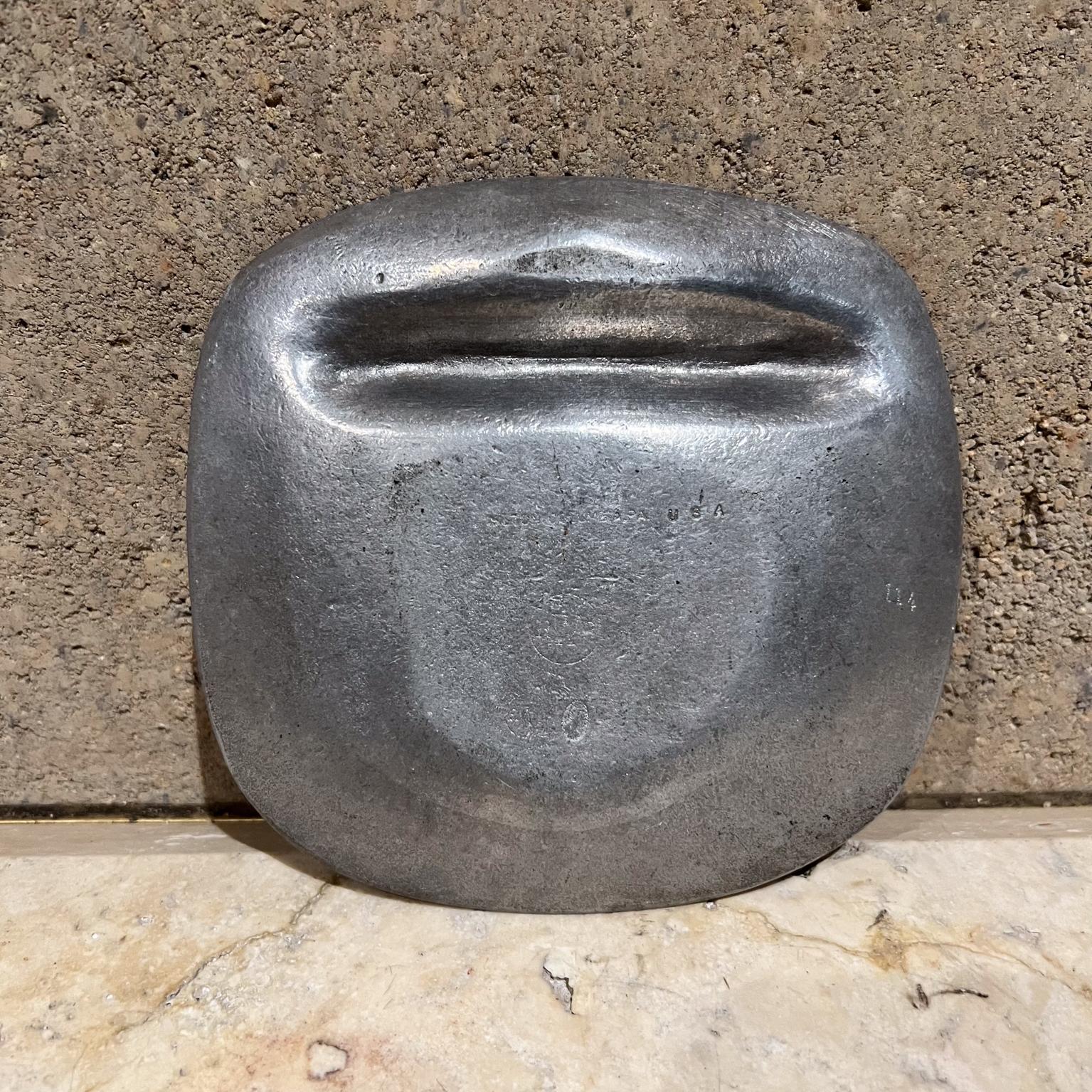 Vintage Vail Ashtray Matte Pewter Wilton Columbia Pa In Good Condition In Chula Vista, CA