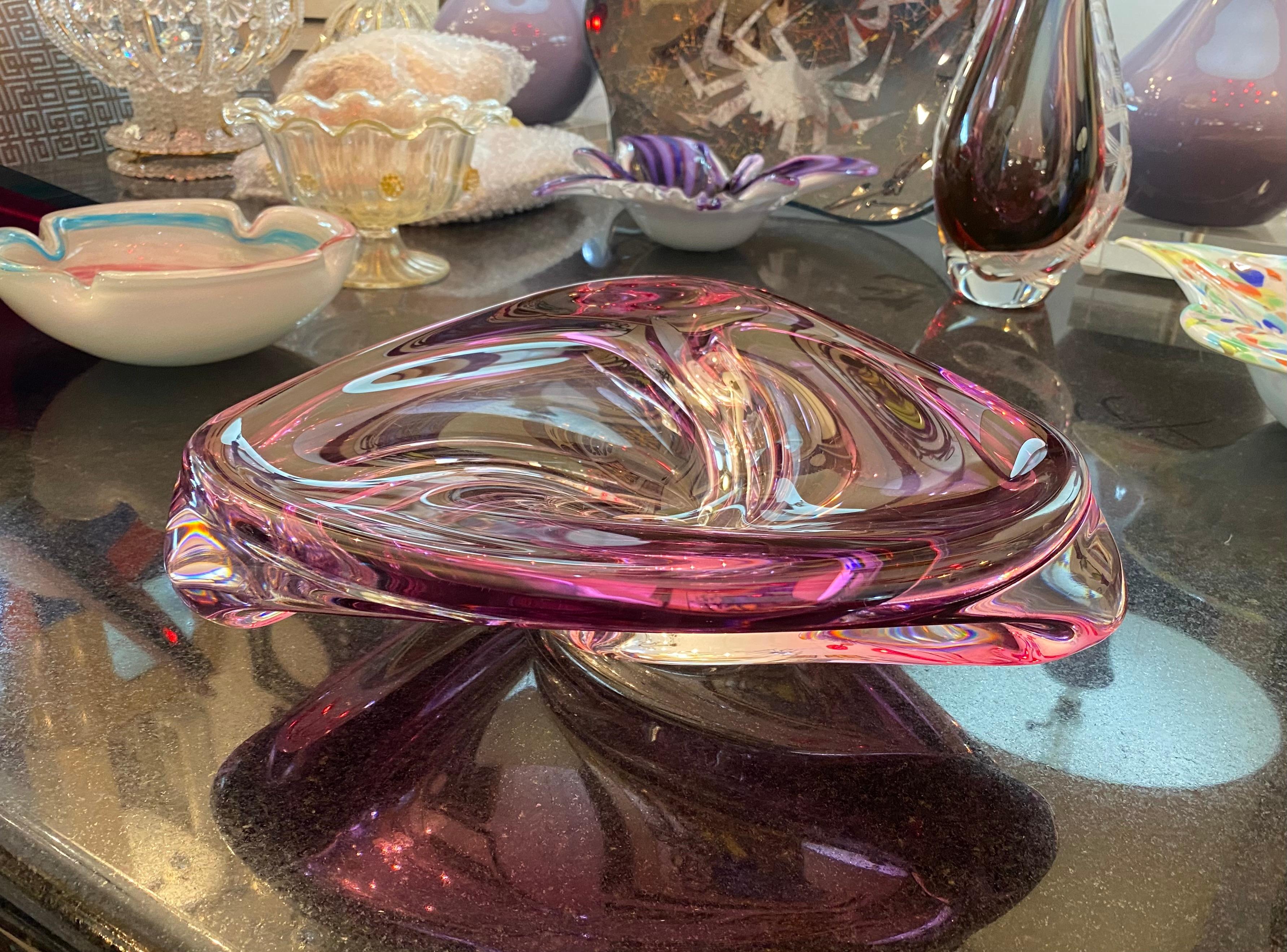 Vintage Val St. Lambert Art Glass Centerpiece Bowl Signed  

Offered for sale is an elegant Val Saint Lambert art glass centerpiece bowl dating from the mid-late 20th century.  The swirled pattern allows for a lovely flow of color to clear
