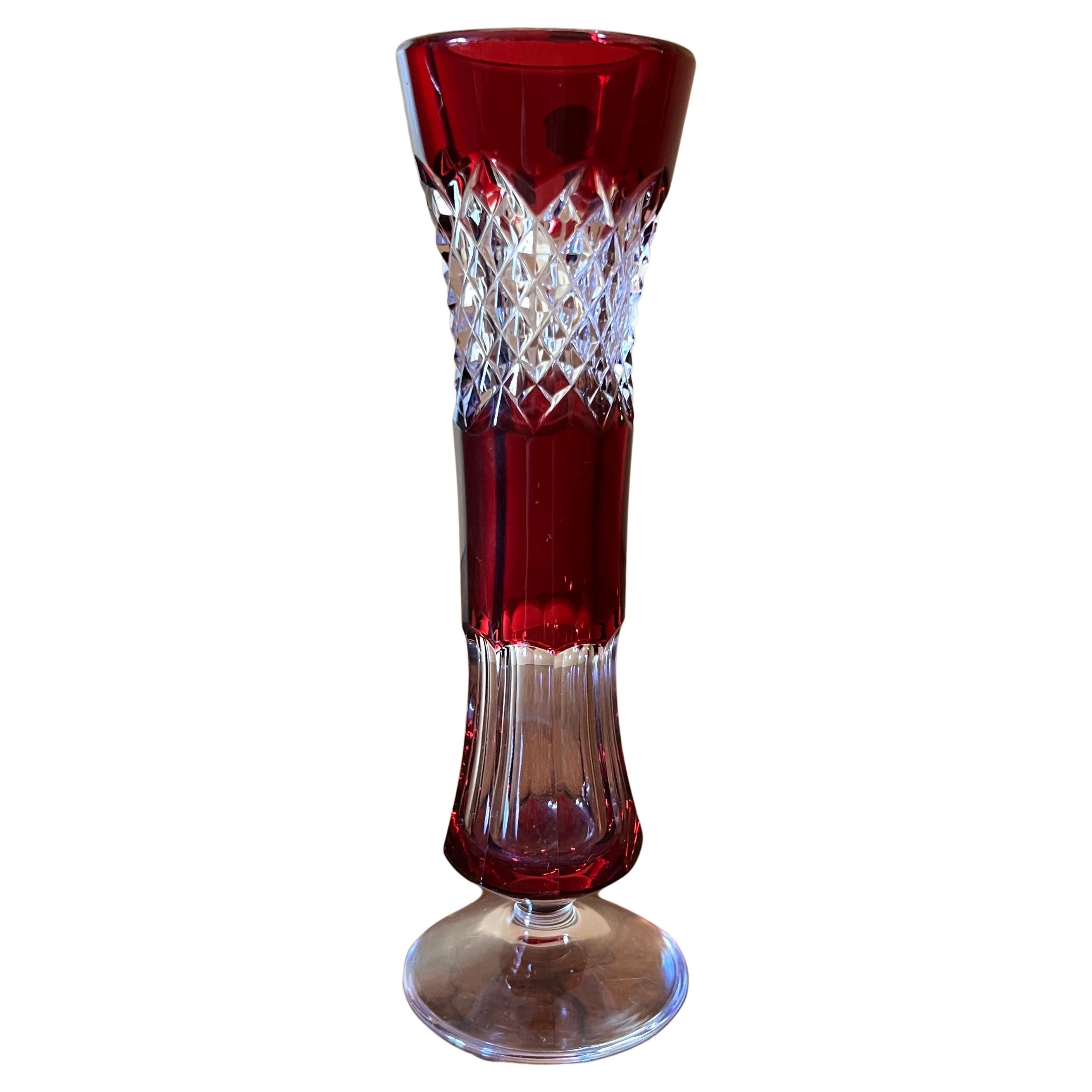 Vase depose vintage rouge rubis en cristal du Val St Lambert, Belgique en vente