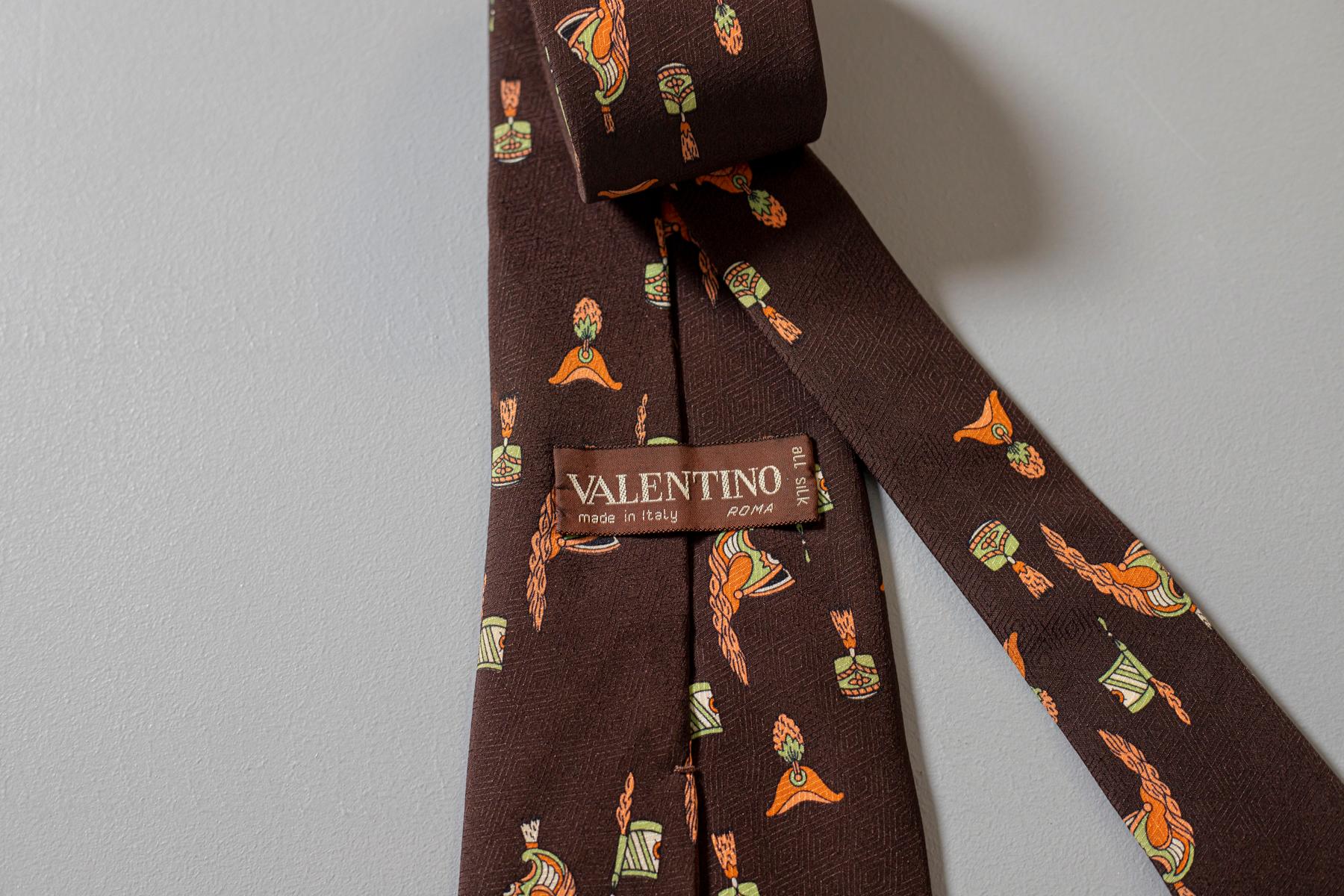 Valentino - Cravate vintage 100 % soie marron  Bon état - En vente à Milano, IT