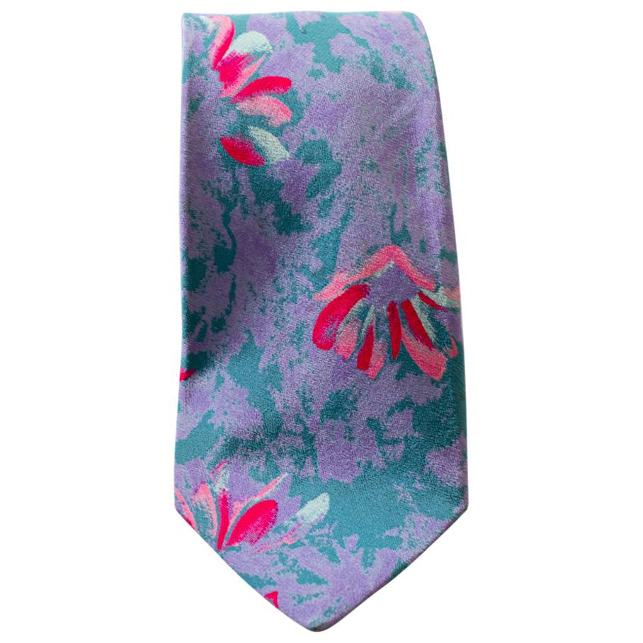 Vintage Valentino 100% silk elegant tie  For Sale