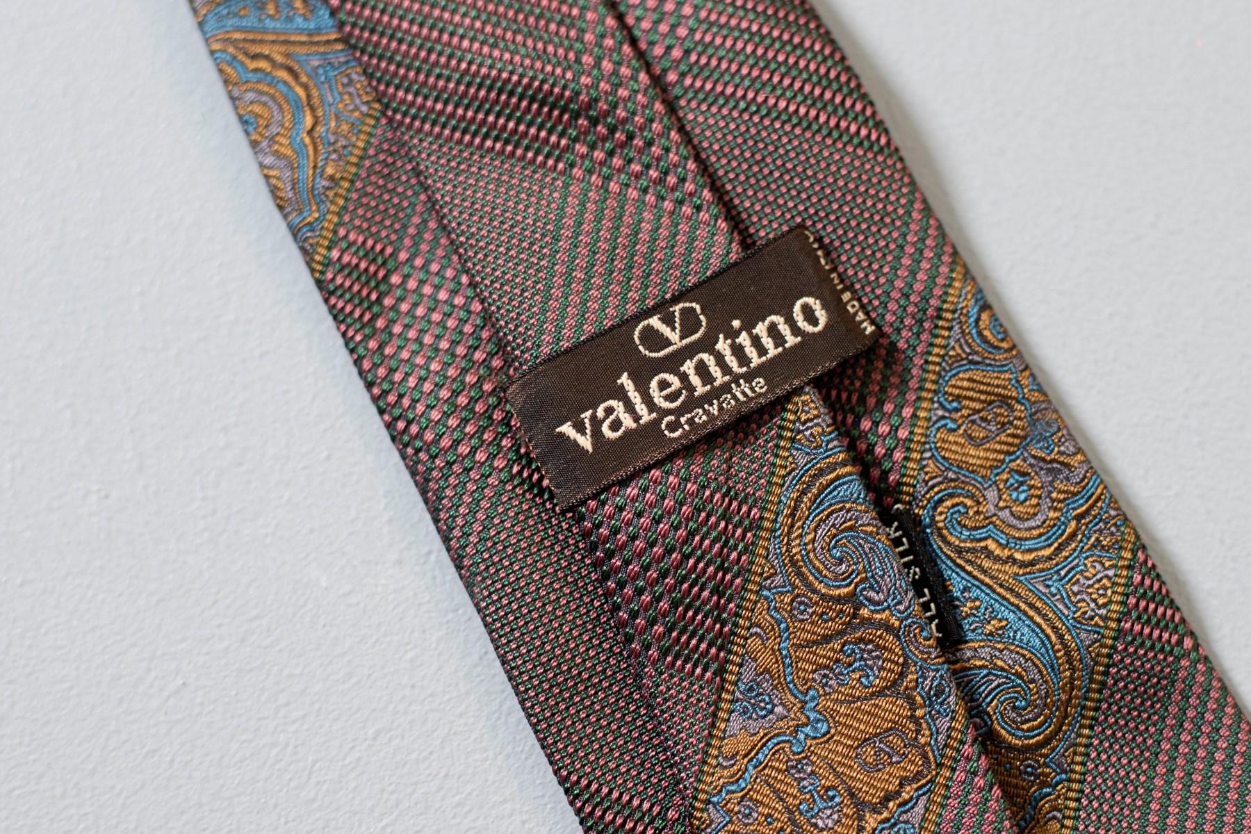 Noir Valentino - Cravate vintage entièrement en soie  en vente