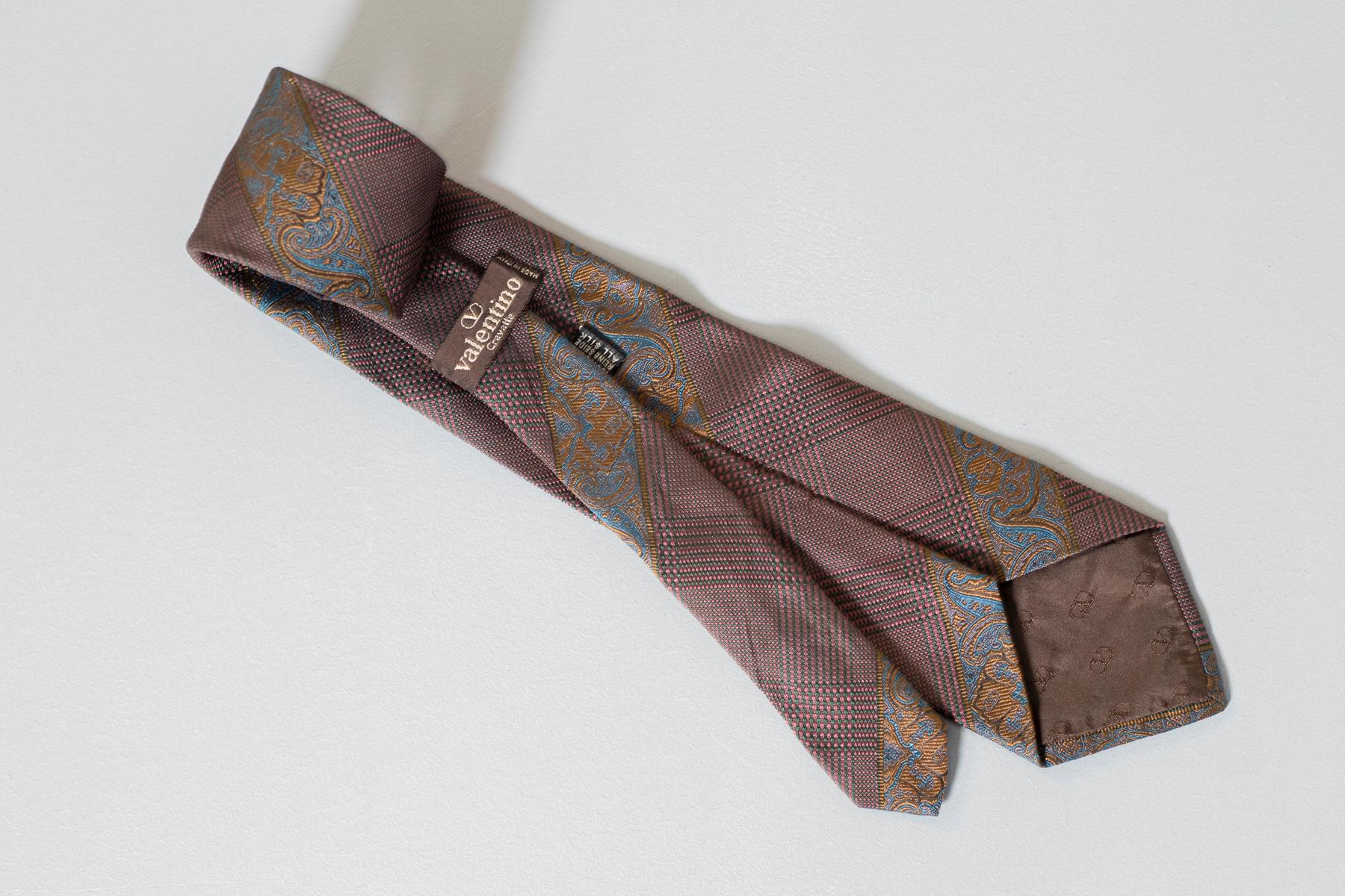 Valentino - Cravate vintage entièrement en soie  Bon état - En vente à Milano, IT
