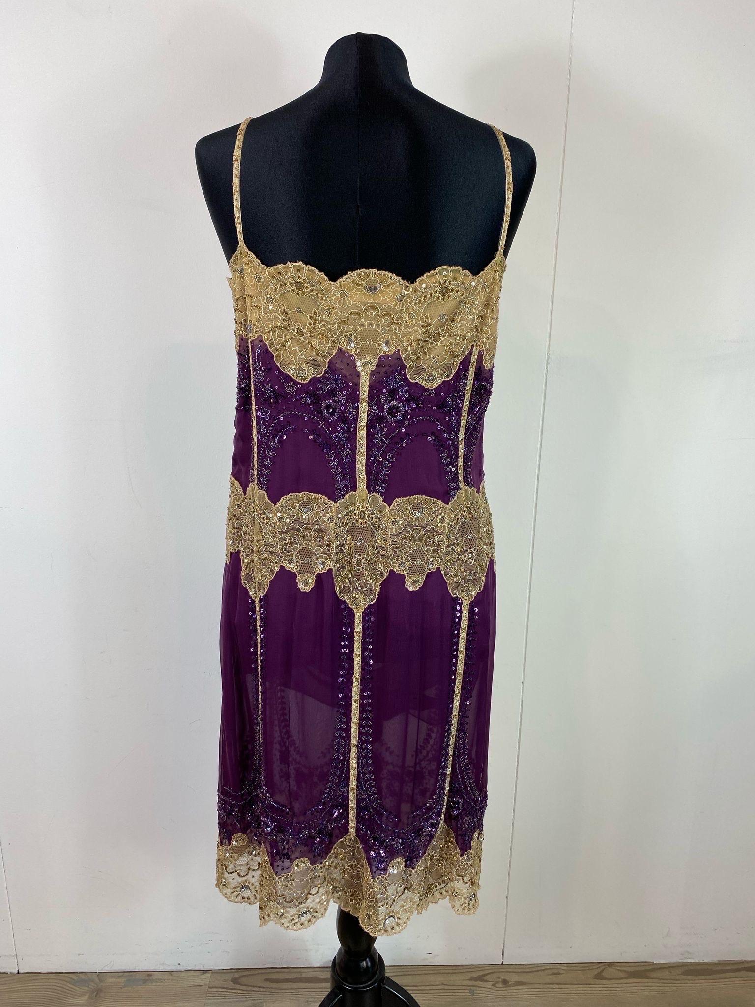 Vintage Valentino beige and purple silk dress with embroidery and lace. In Excellent Condition In Carnate, IT