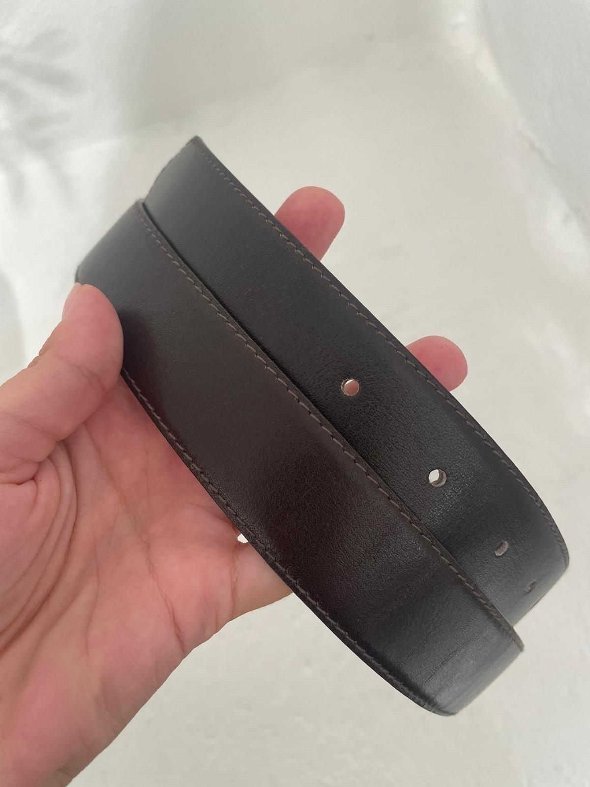 Women's or Men's Vintage Valentino belt in brown leather with golden metal buckle