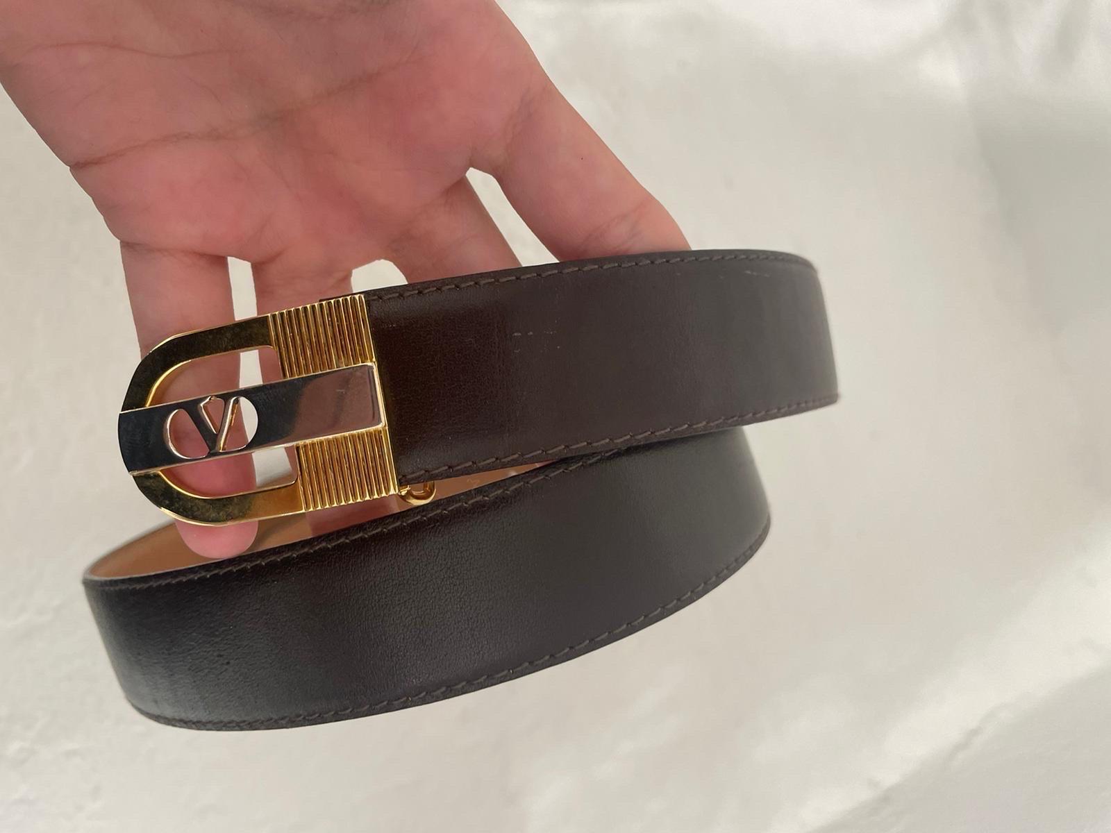 Vintage Valentino belt in brown leather with golden metal buckle 2