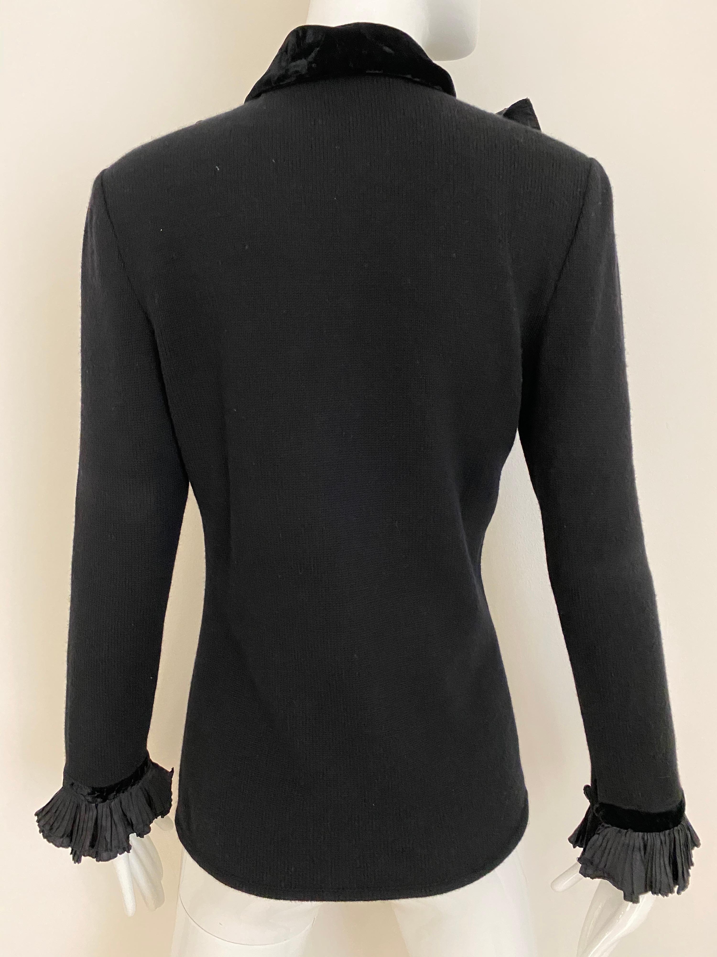 Chic 80s Valentino cashmere blend black sweater with large silk bow.
Ruffle sleeve with velvet trim.
Fit size US 4