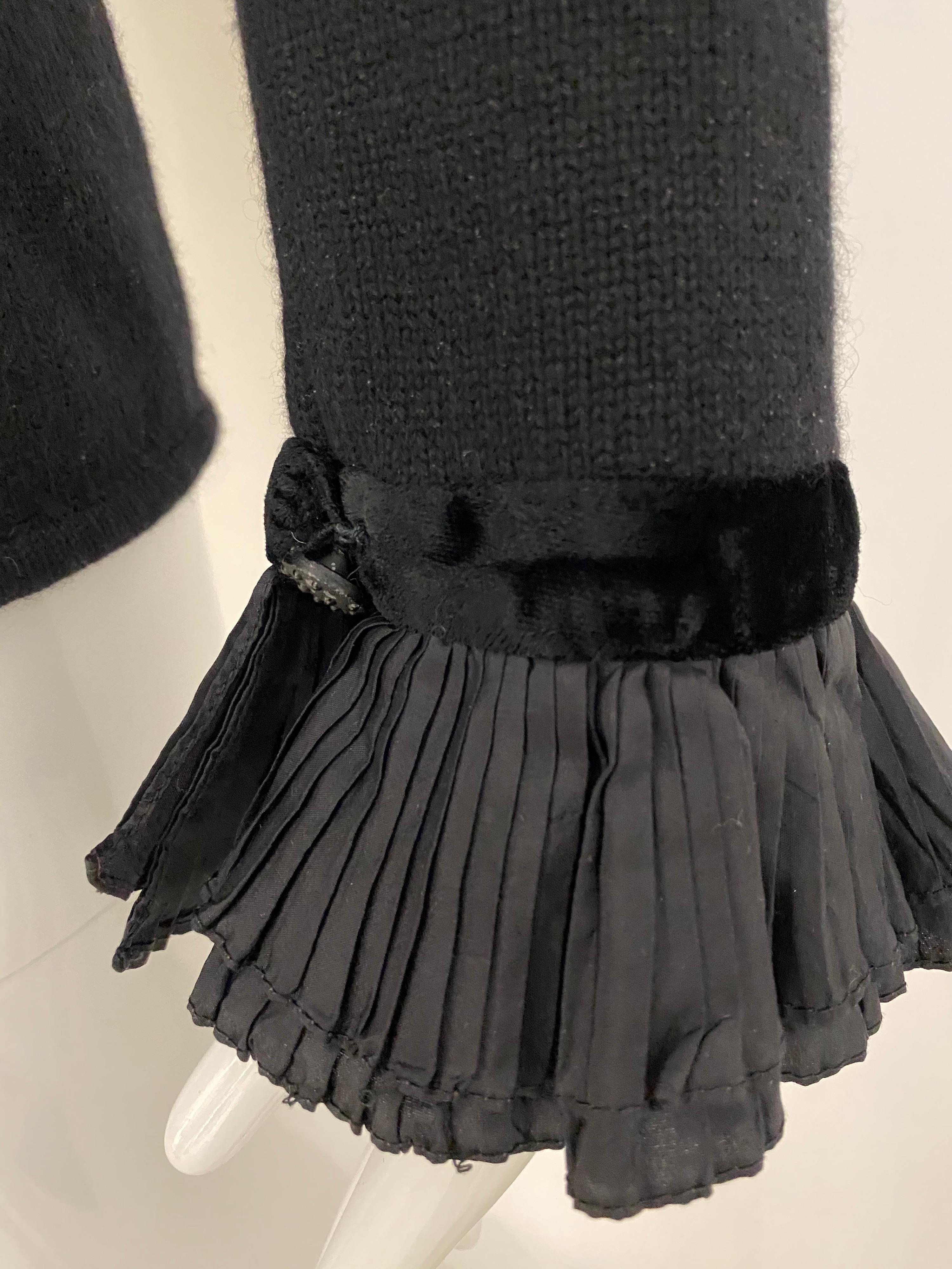 Pull vintage Valentino en cachemire noir avec nœud Bon état - En vente à Beverly Hills, CA