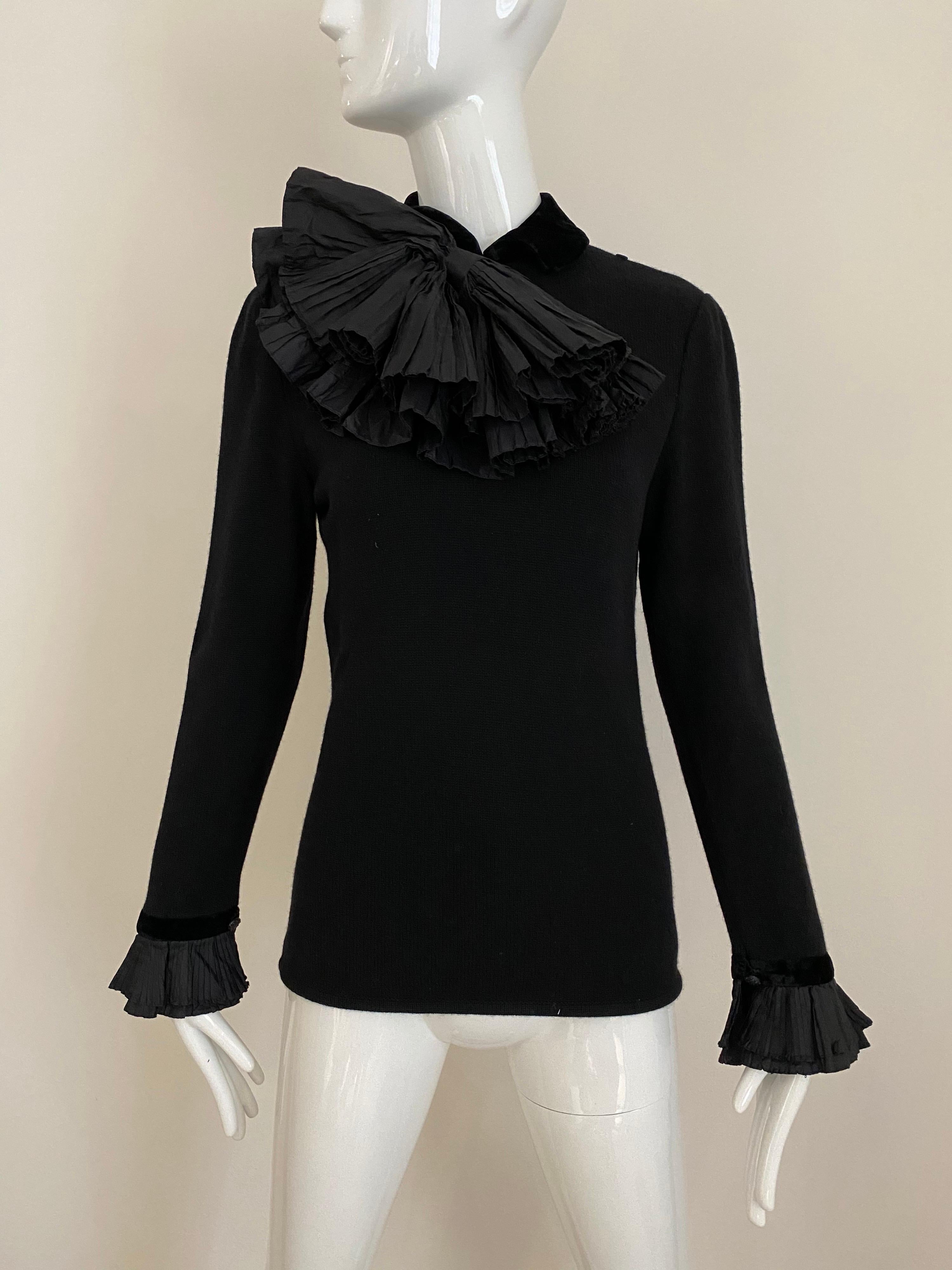 Vintage Valentino Black Cashmere Sweater with Bow In Good Condition For Sale In Beverly Hills, CA